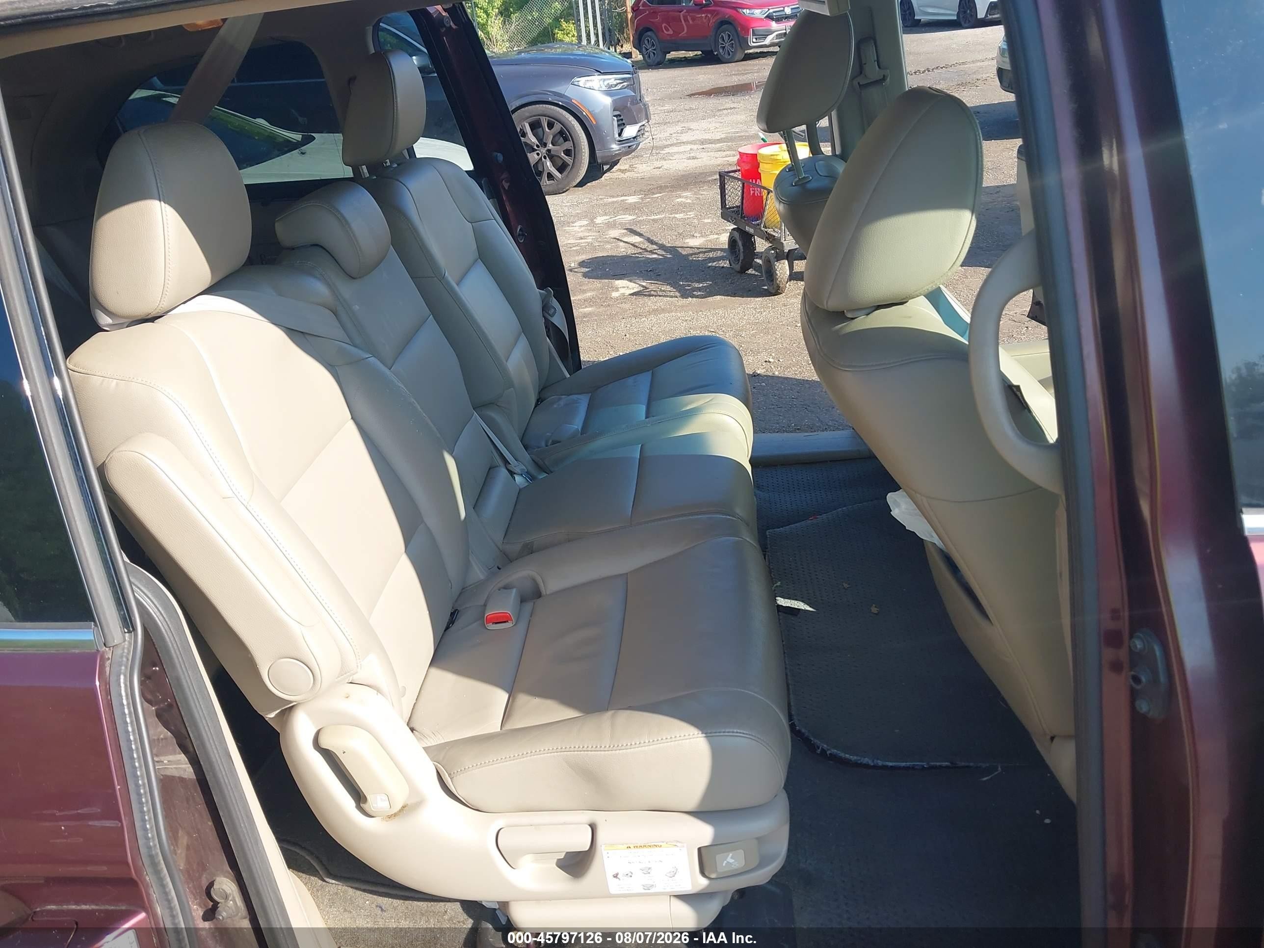 2012 Honda Odyssey Touring/touring Elite Burgundy vin: 5FNRL5H99CB117967