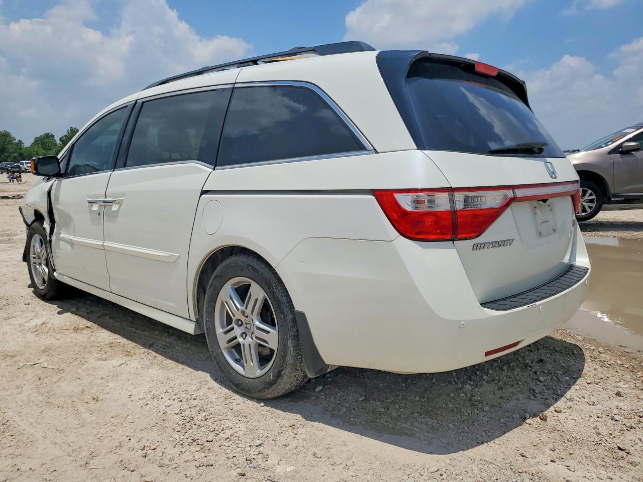 2012 Honda Odyssey Touring White vin: 5FNRL5H99CB134445