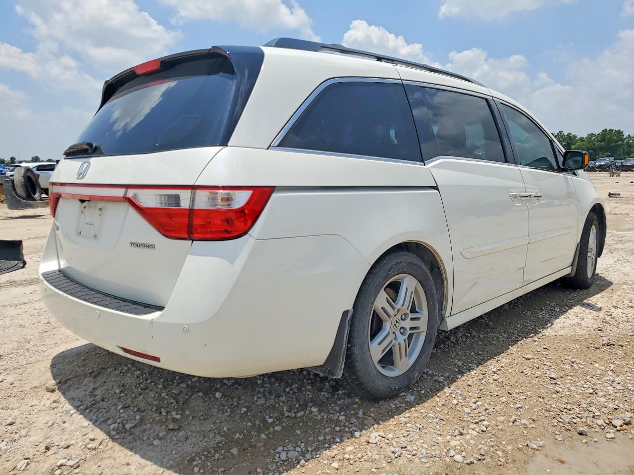 2012 Honda Odyssey Touring White vin: 5FNRL5H99CB134445