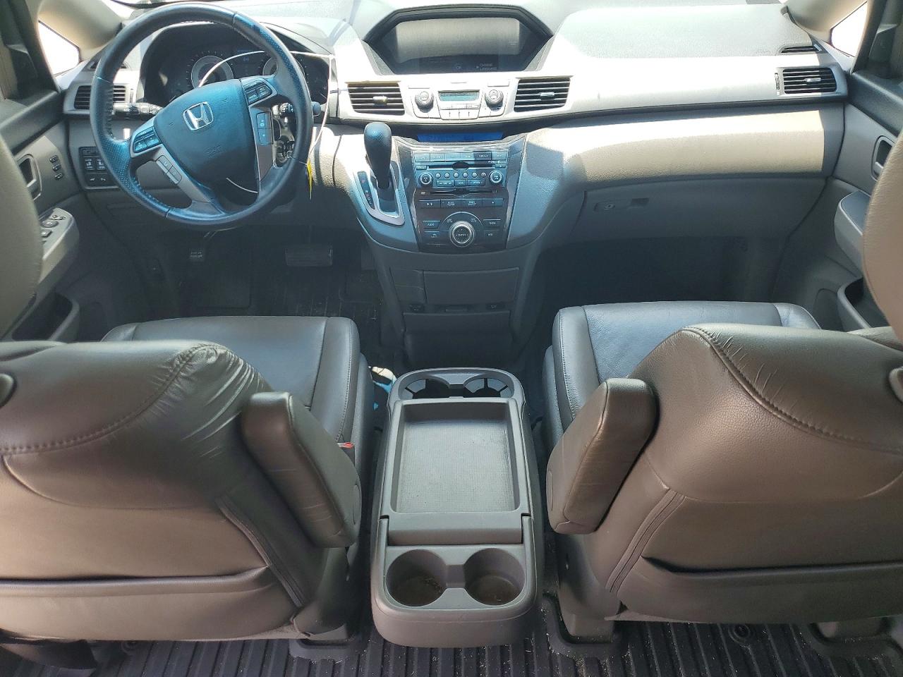 2012 Honda Odyssey Touring White vin: 5FNRL5H99CB134445