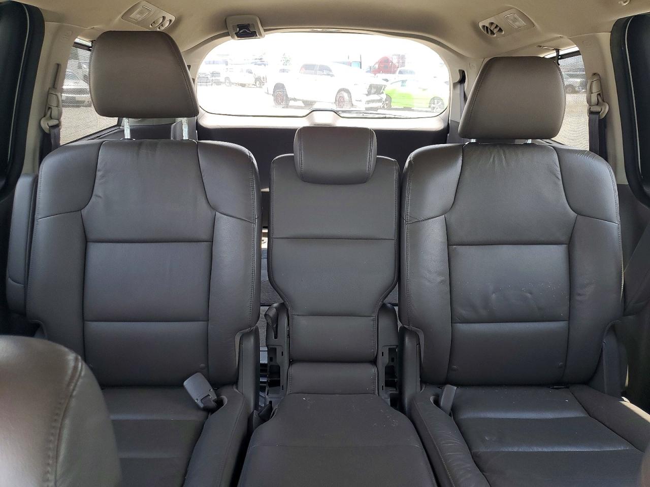 2012 Honda Odyssey Touring White vin: 5FNRL5H99CB134445