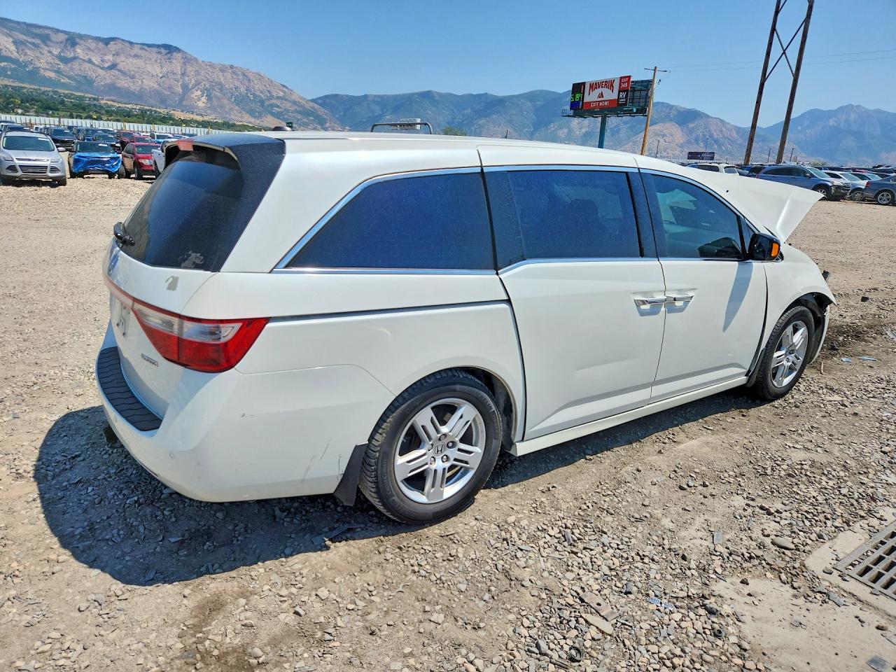 2013 Honda Odyssey Touring White vin: 5FNRL5H99DB001931