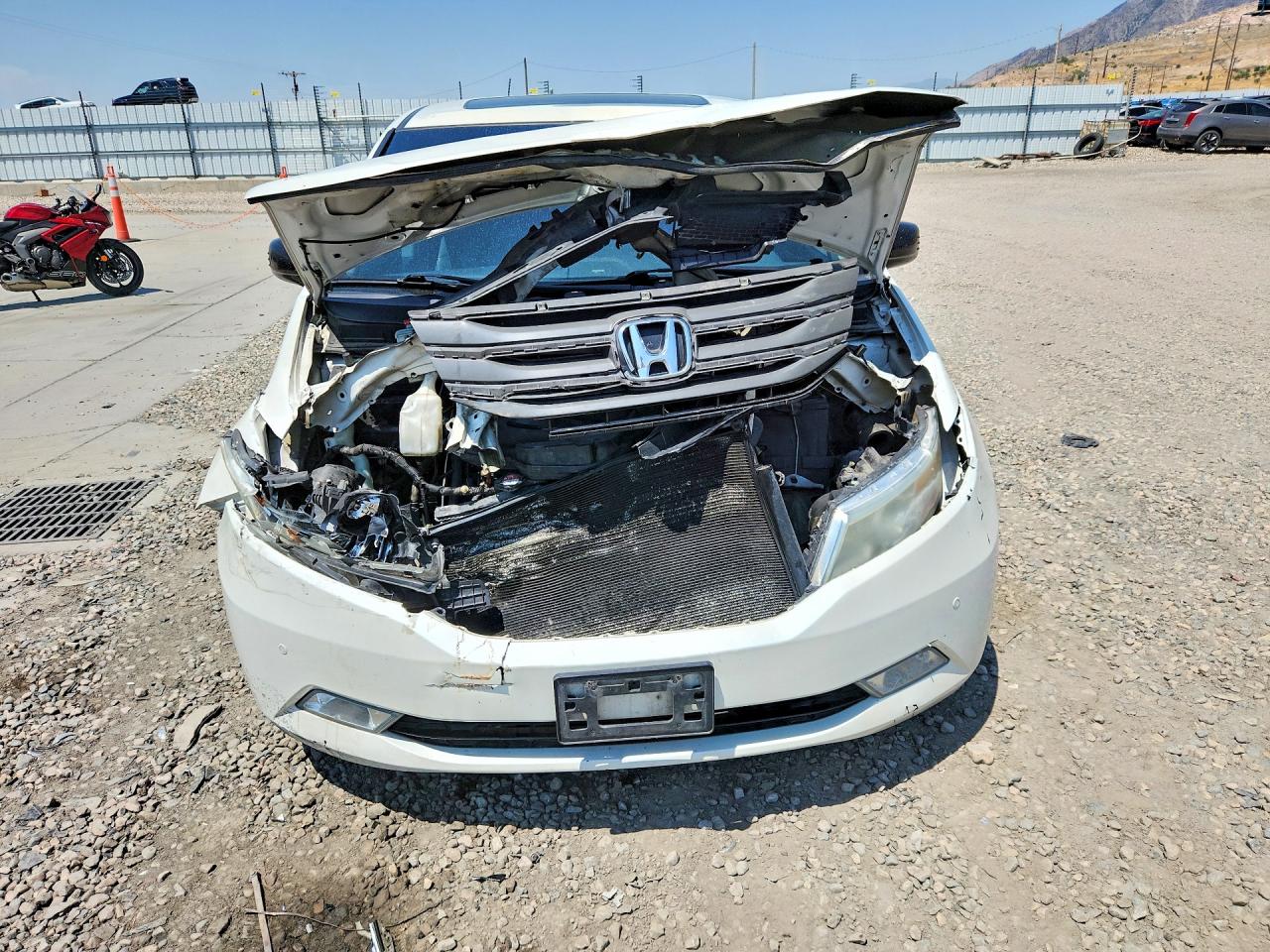 2013 Honda Odyssey Touring White vin: 5FNRL5H99DB001931