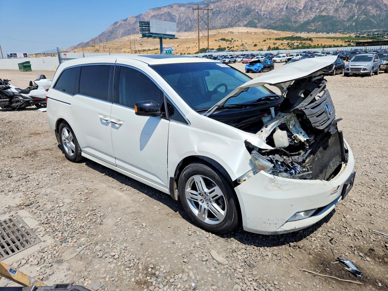 2013 Honda Odyssey Touring White vin: 5FNRL5H99DB001931