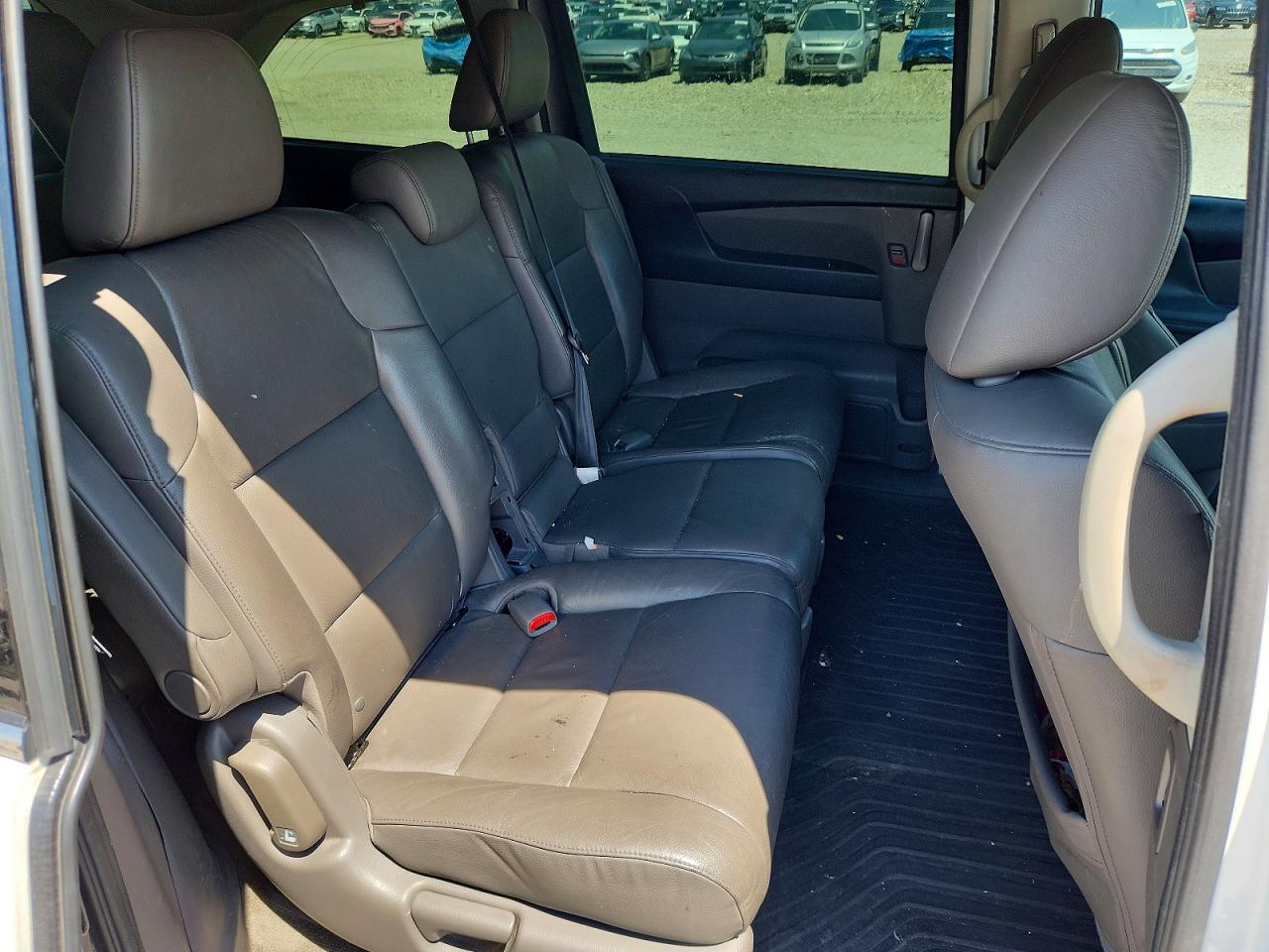 2013 Honda Odyssey Touring White vin: 5FNRL5H99DB001931