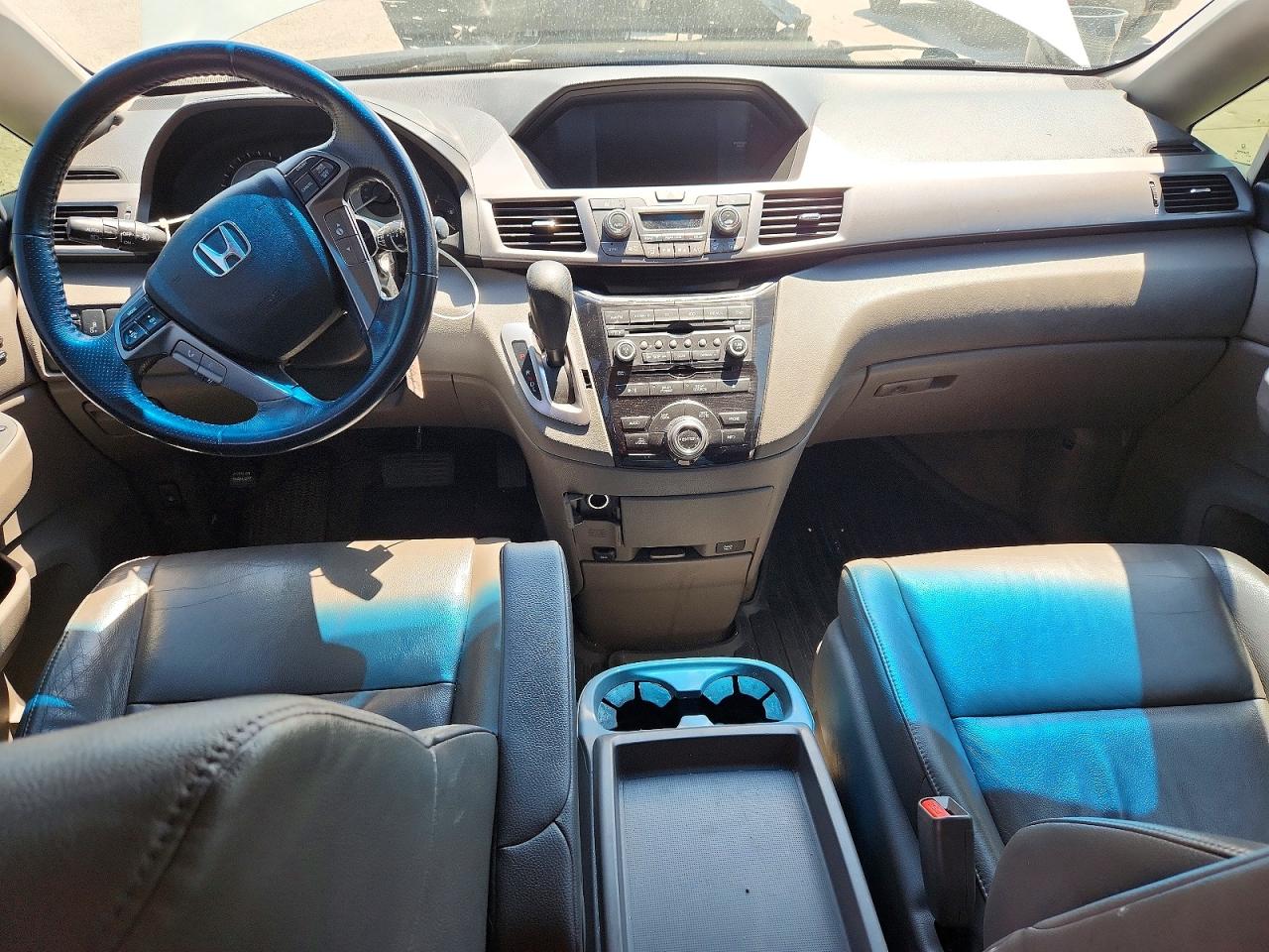 2013 Honda Odyssey Touring White vin: 5FNRL5H99DB001931