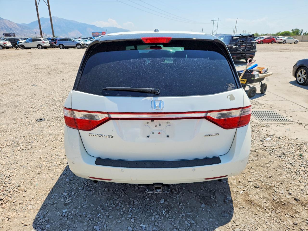 2013 Honda Odyssey Touring White vin: 5FNRL5H99DB001931