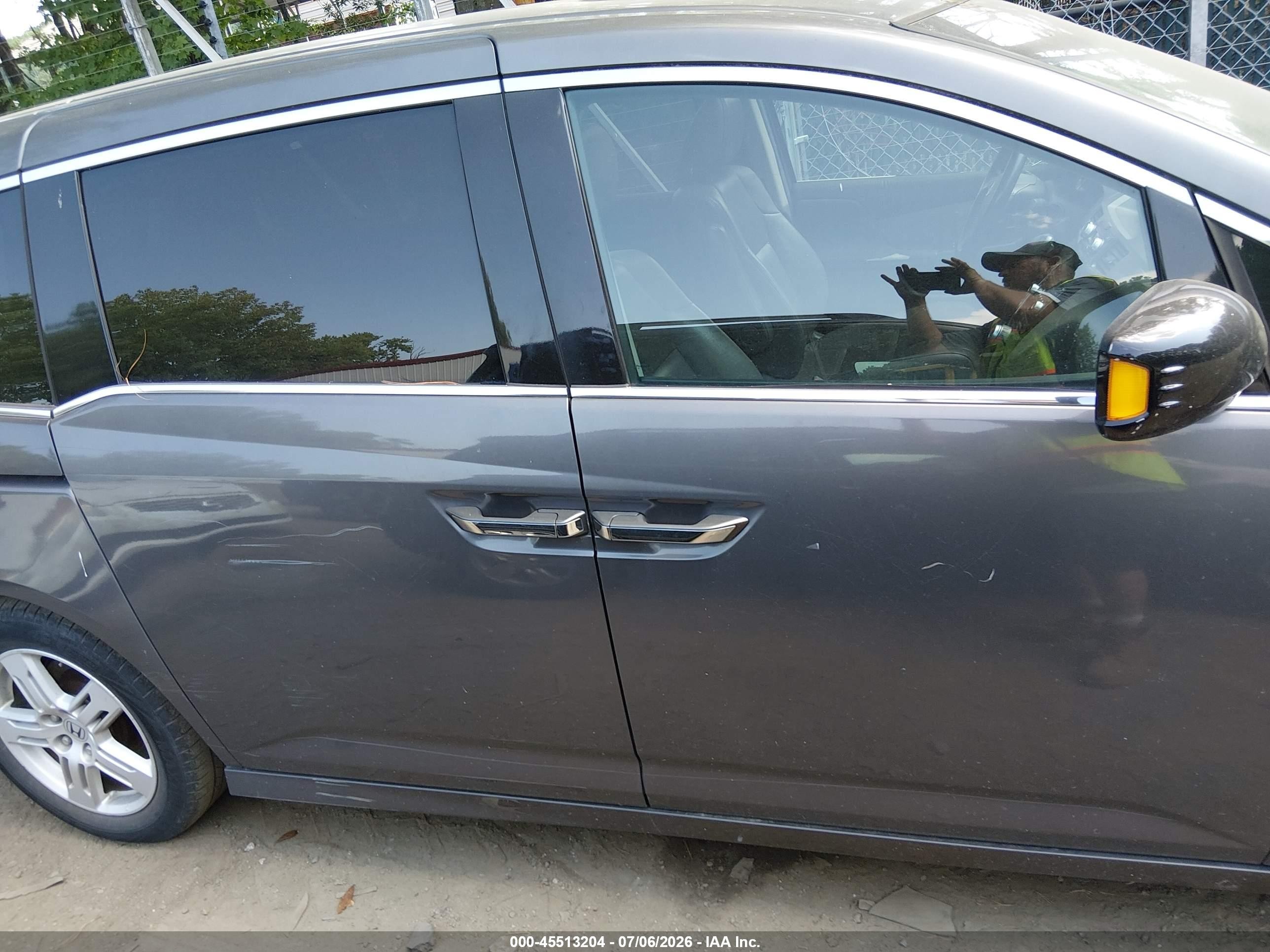 2013 Honda Odyssey Touring/touring Elite Gray vin: 5FNRL5H99DB011570