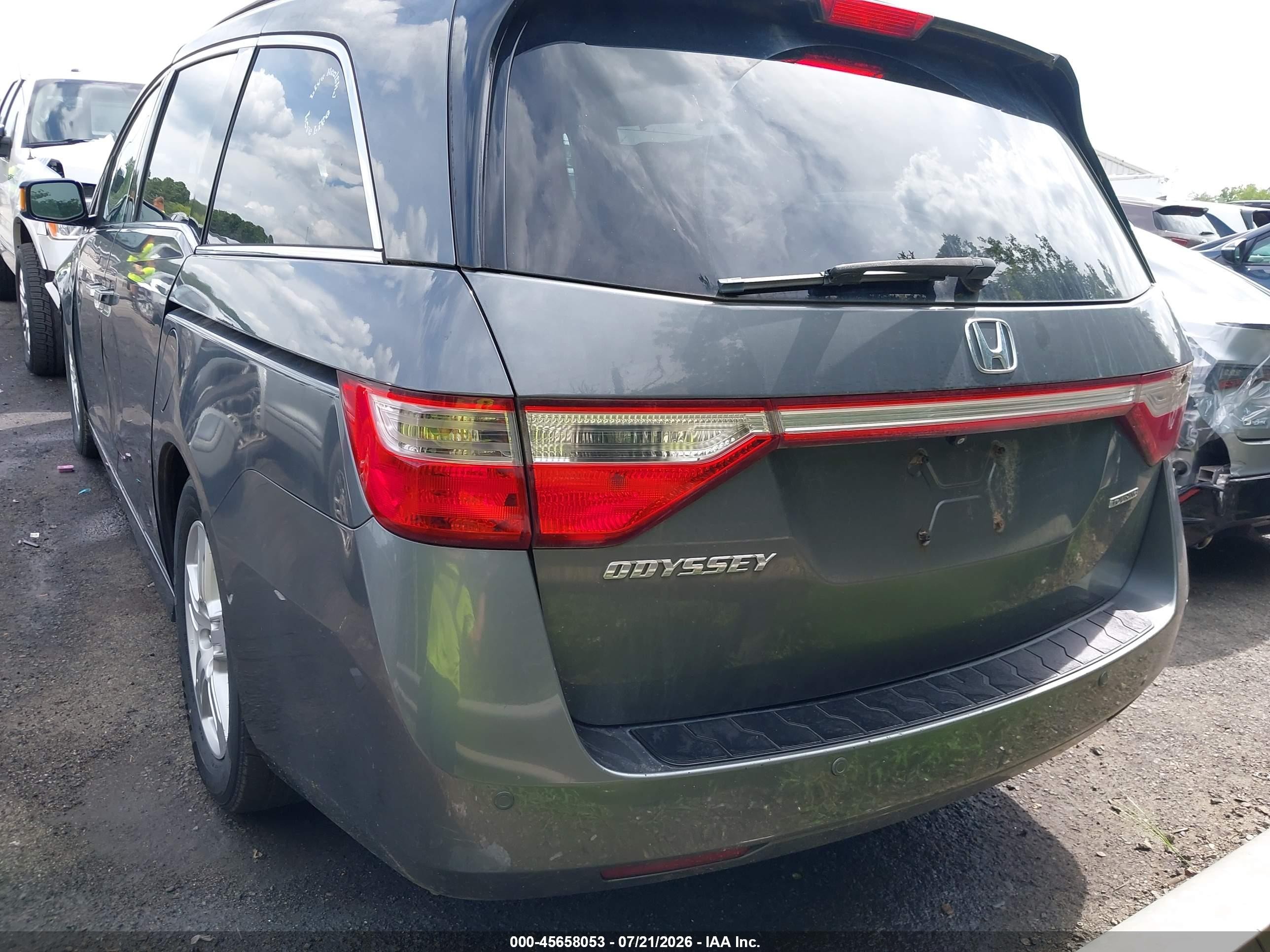 2013 Honda Odyssey Touring/touring Elite Gray vin: 5FNRL5H99DB056086