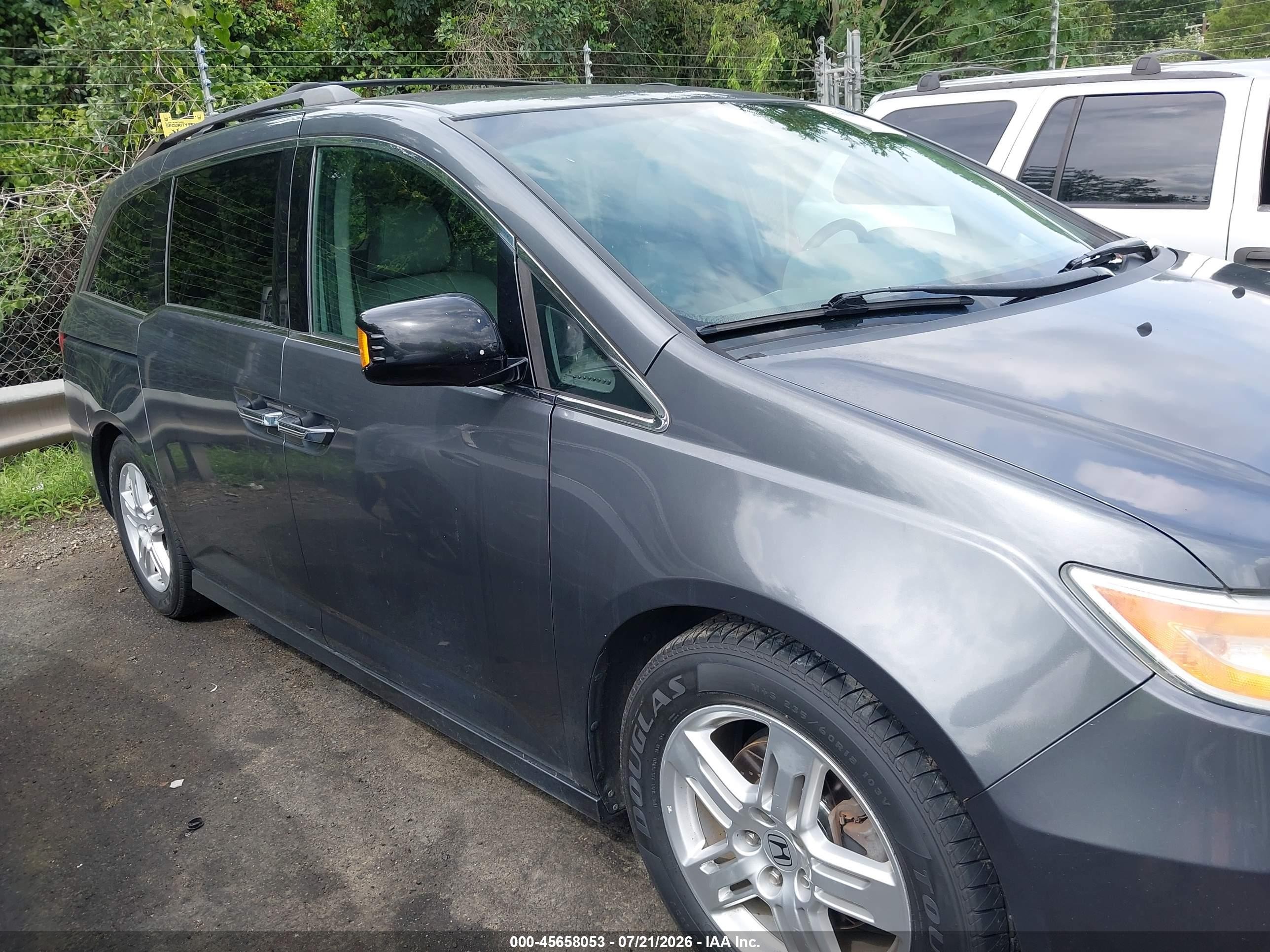 2013 Honda Odyssey Touring/touring Elite Gray vin: 5FNRL5H99DB056086