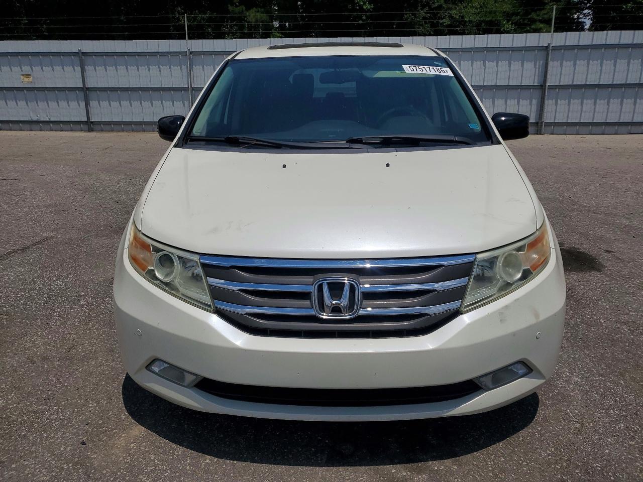 2013 Honda Odyssey Touring White vin: 5FNRL5H99DB080999