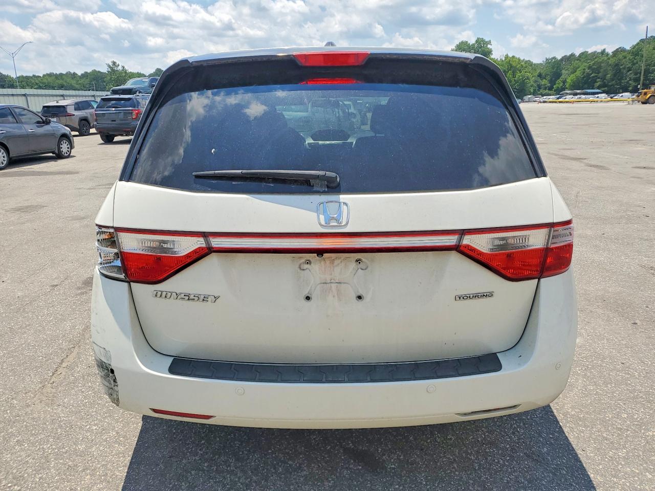 2013 Honda Odyssey Touring White vin: 5FNRL5H99DB080999