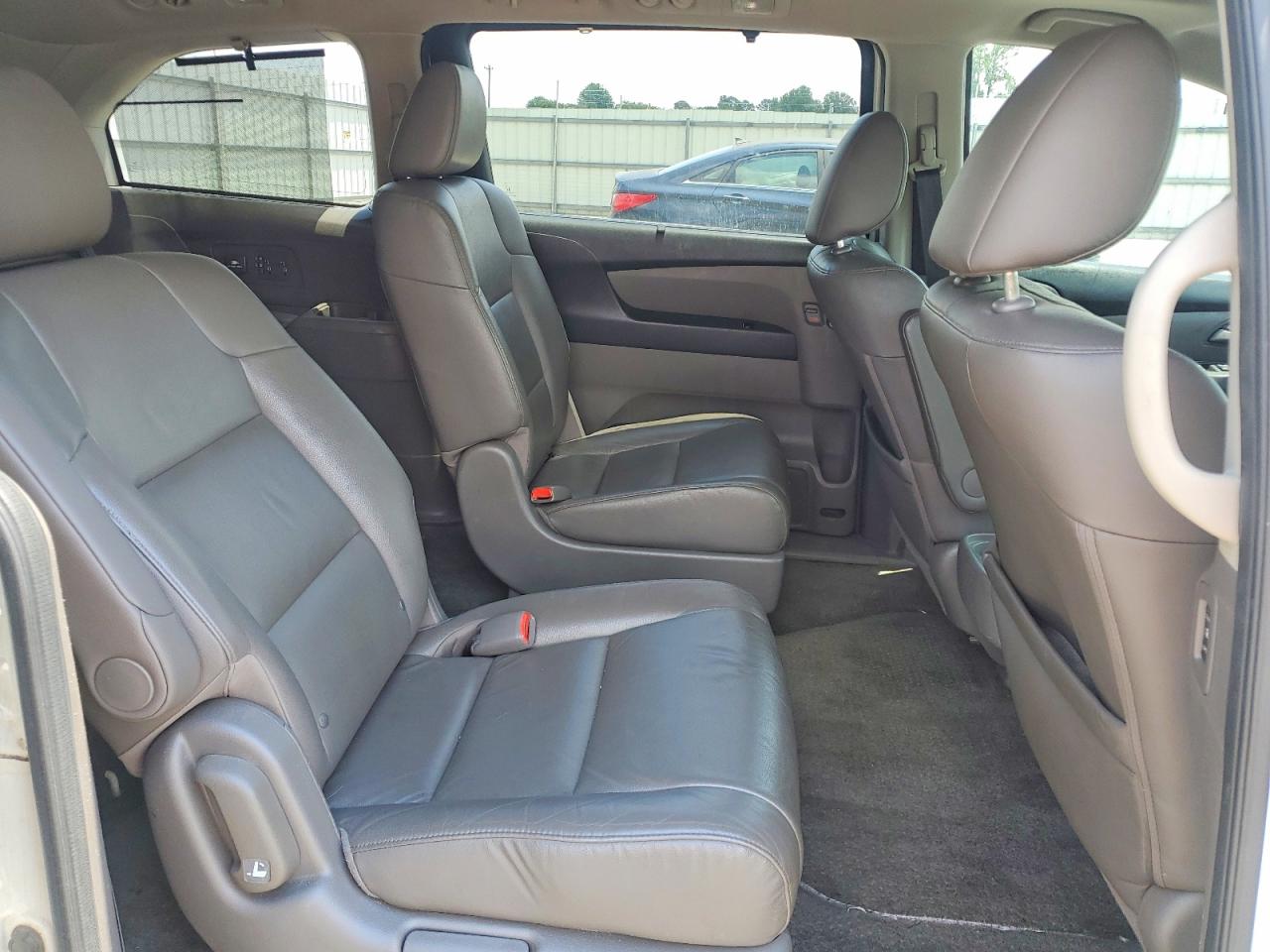 2013 Honda Odyssey Touring White vin: 5FNRL5H99DB080999