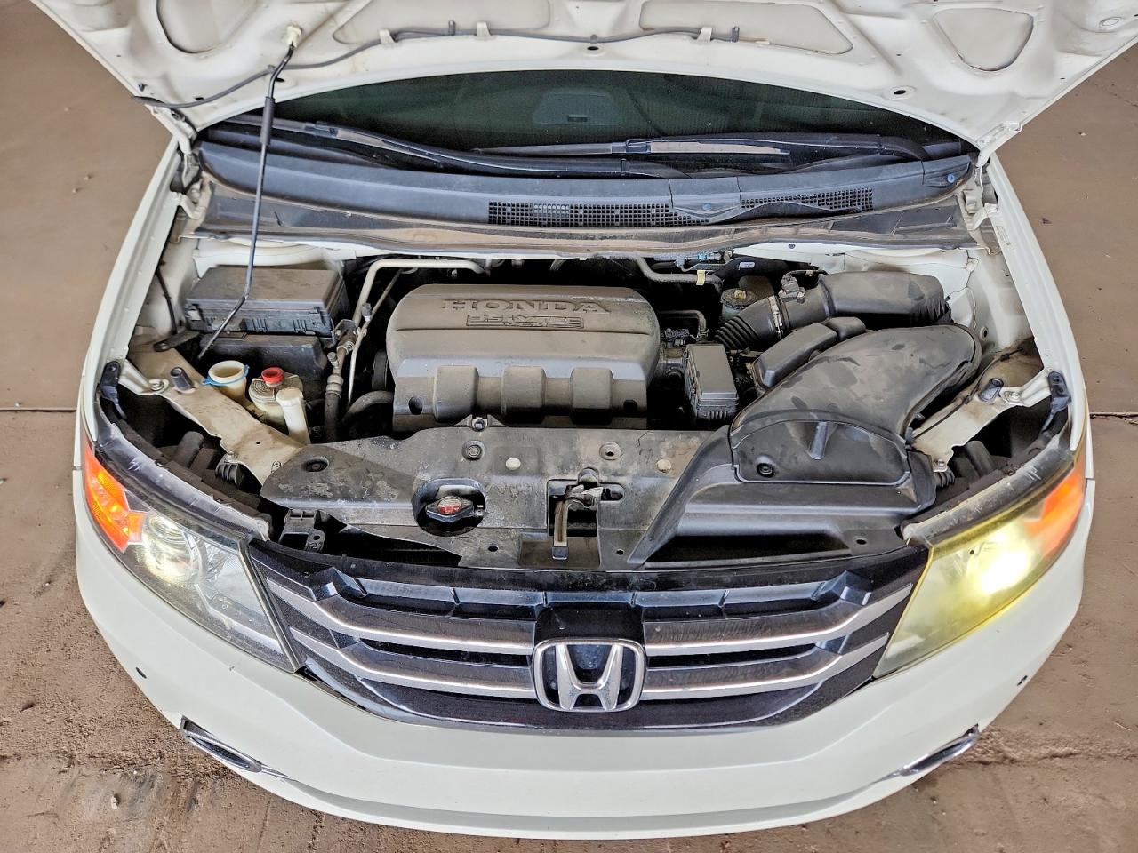 2014 Honda Odyssey Touring Белый vin: 5FNRL5H99EB042402