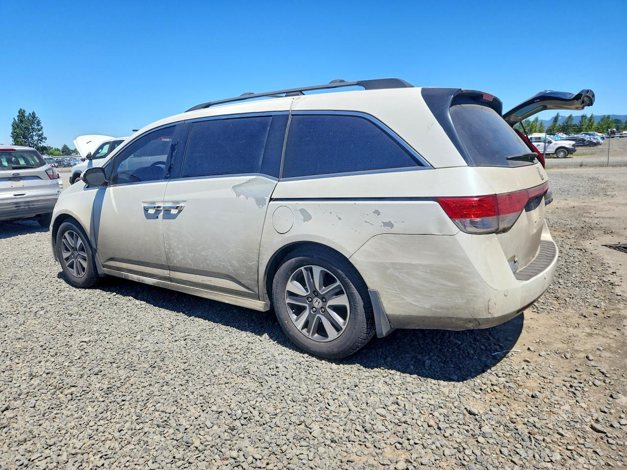 2014 Honda Odyssey Touring White vin: 5FNRL5H99EB113646