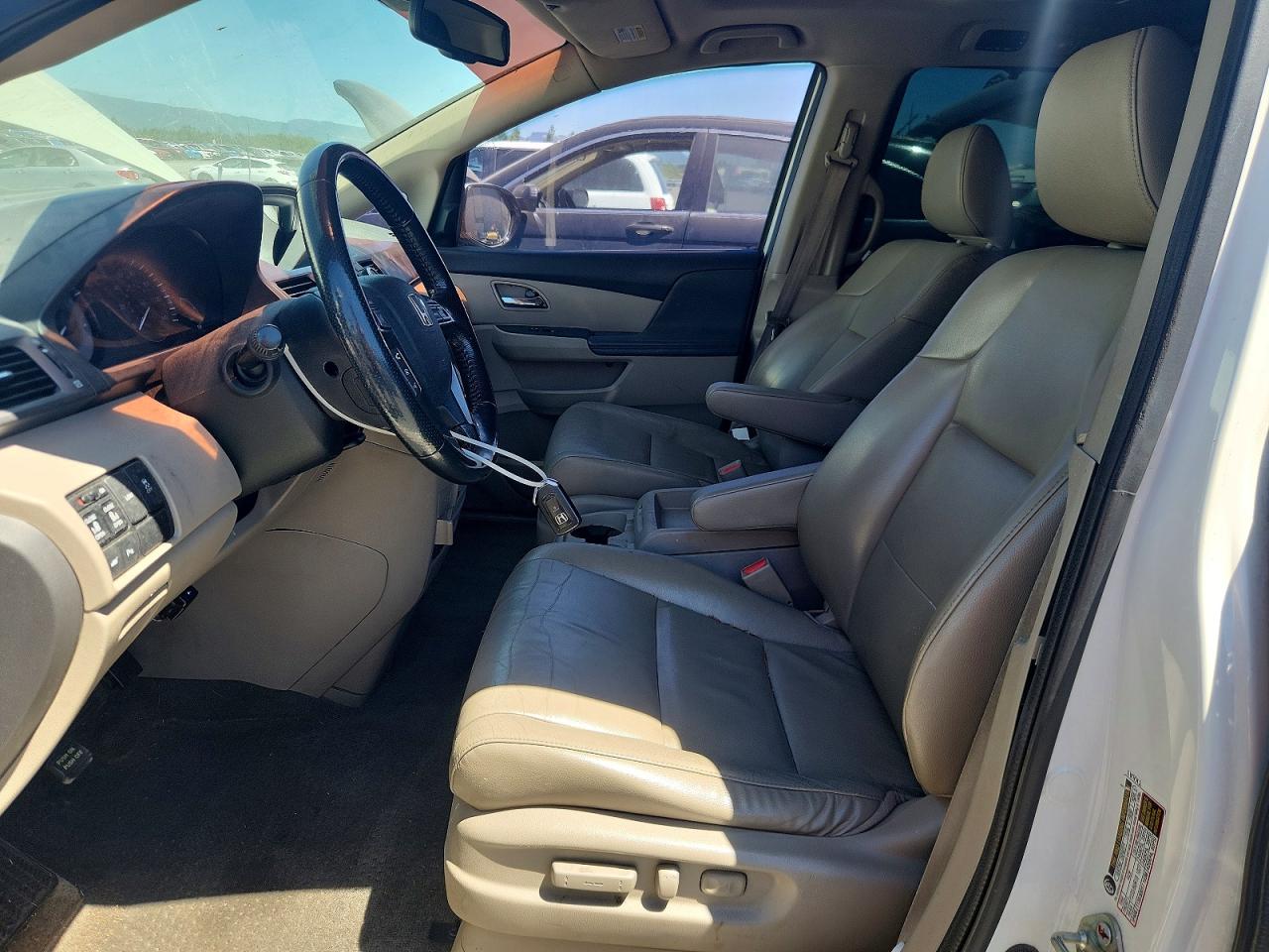2014 Honda Odyssey Touring White vin: 5FNRL5H99EB113646