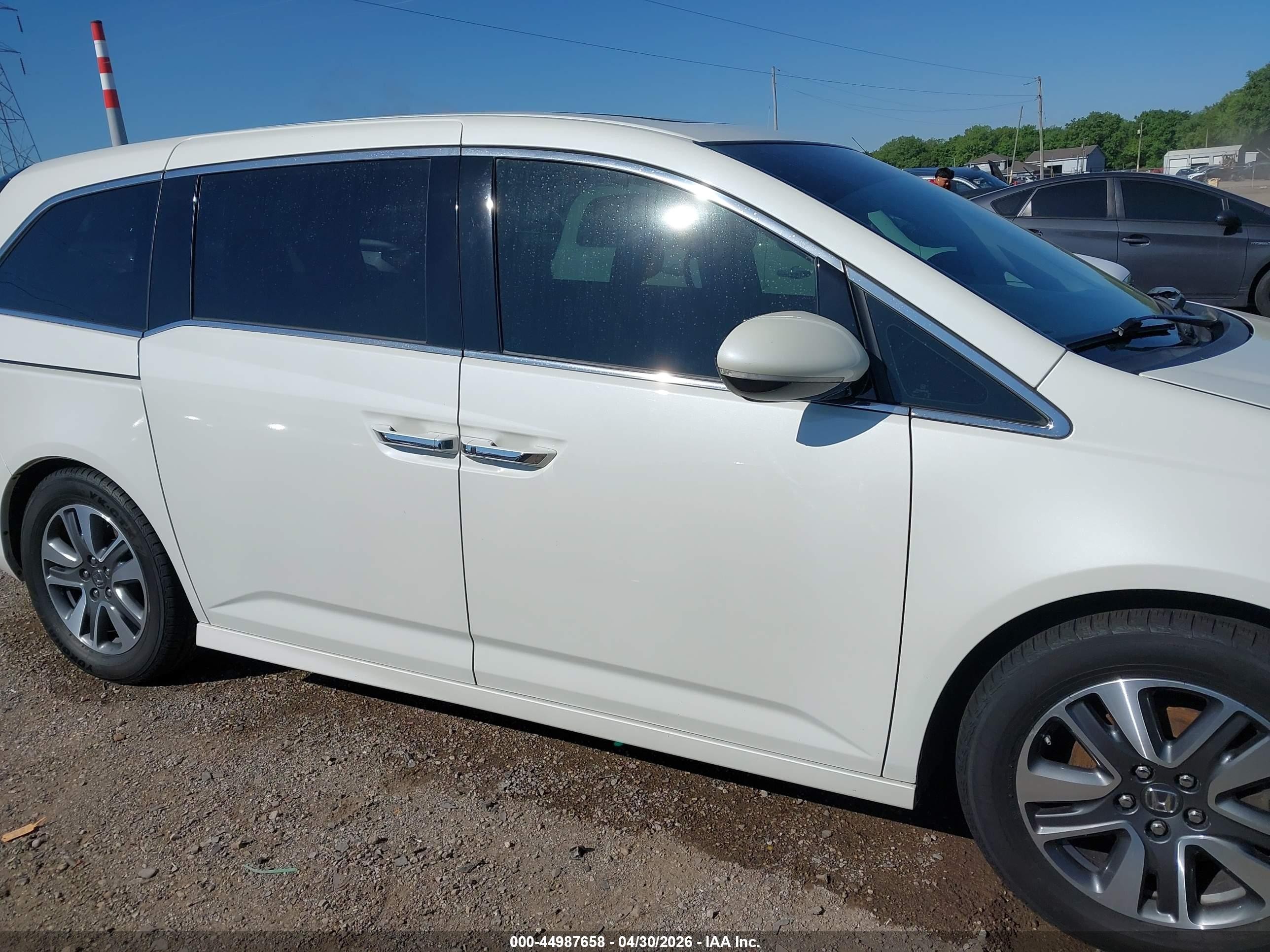 2015 Honda Odyssey Touring/touring Elite White vin: 5FNRL5H99FB045950