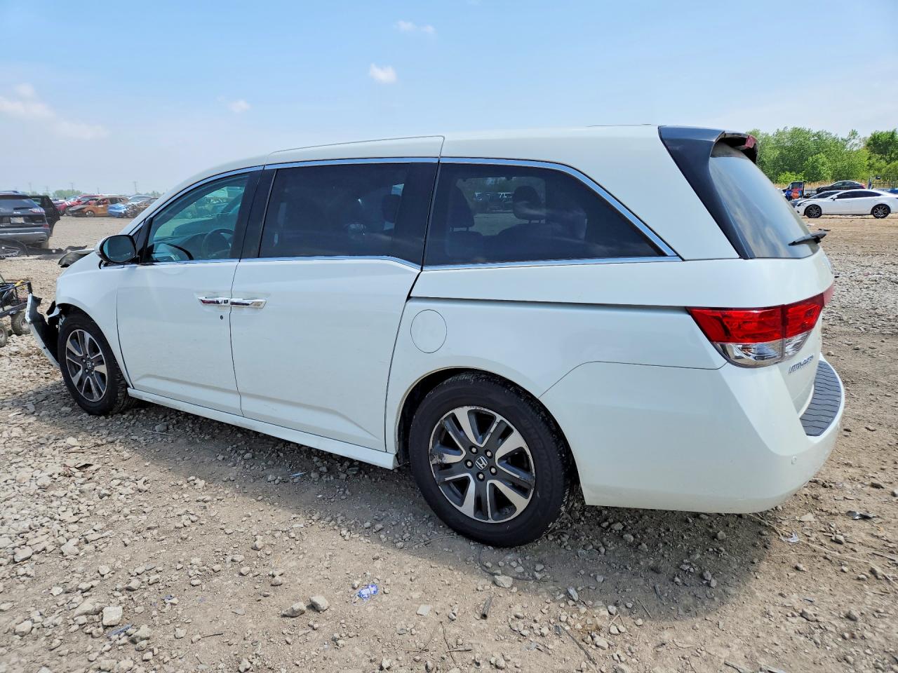 2015 Honda Odyssey Touring White vin: 5FNRL5H99FB108710