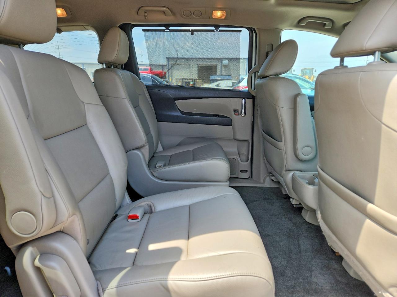 2015 Honda Odyssey Touring White vin: 5FNRL5H99FB108710