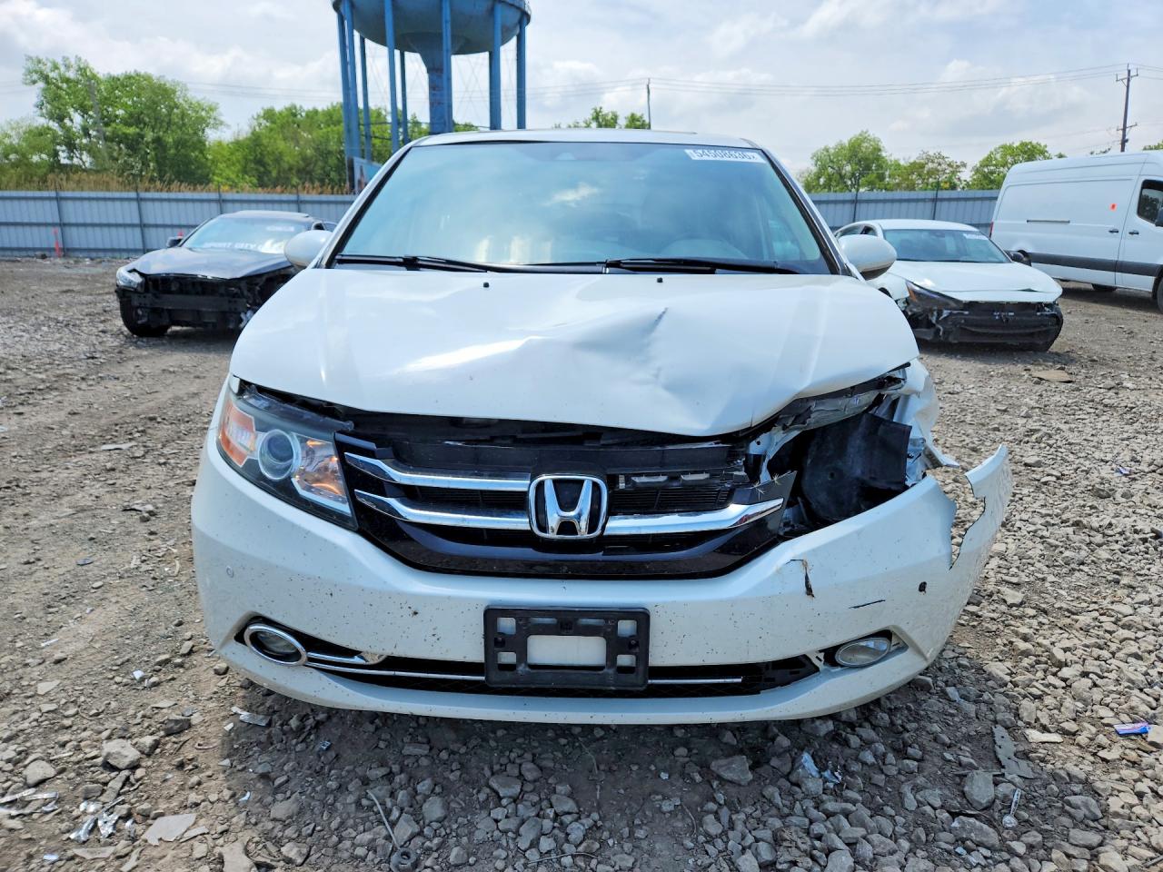 2015 Honda Odyssey Touring White vin: 5FNRL5H99FB108710