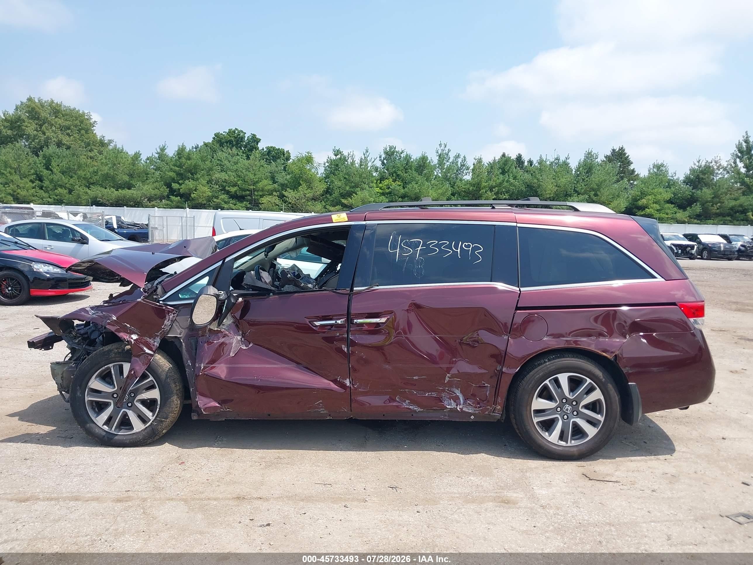 2015 Honda Odyssey Touring/touring Elite Burgundy vin: 5FNRL5H99FB108755