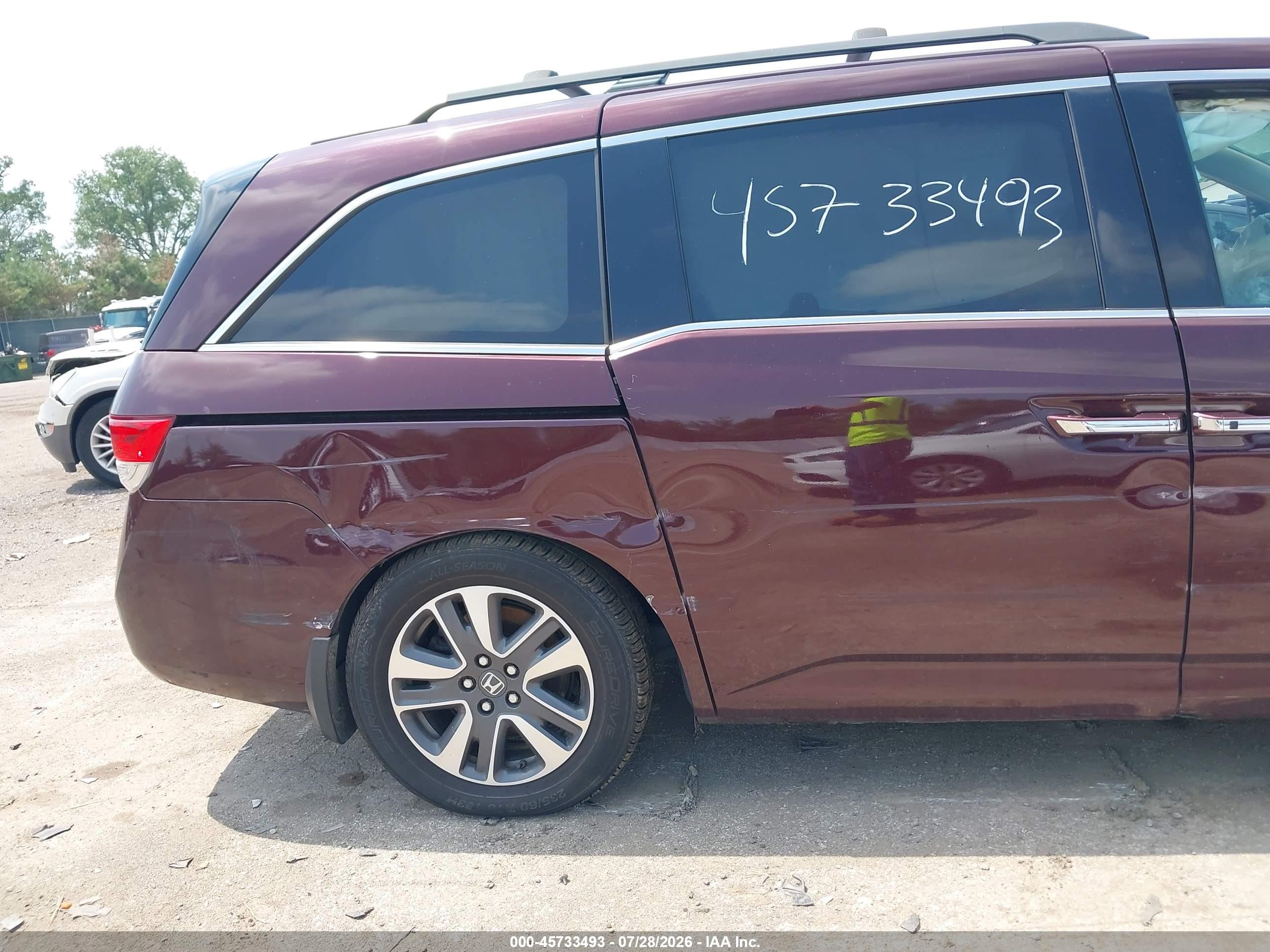 2015 Honda Odyssey Touring/touring Elite Burgundy vin: 5FNRL5H99FB108755