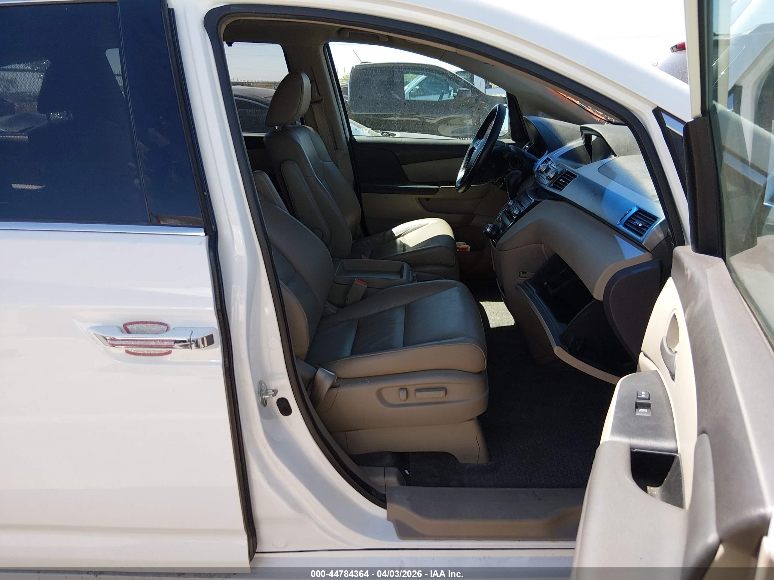 2011 Honda Odyssey Touring/touring Elite White vin: 5FNRL5H9XBB008447