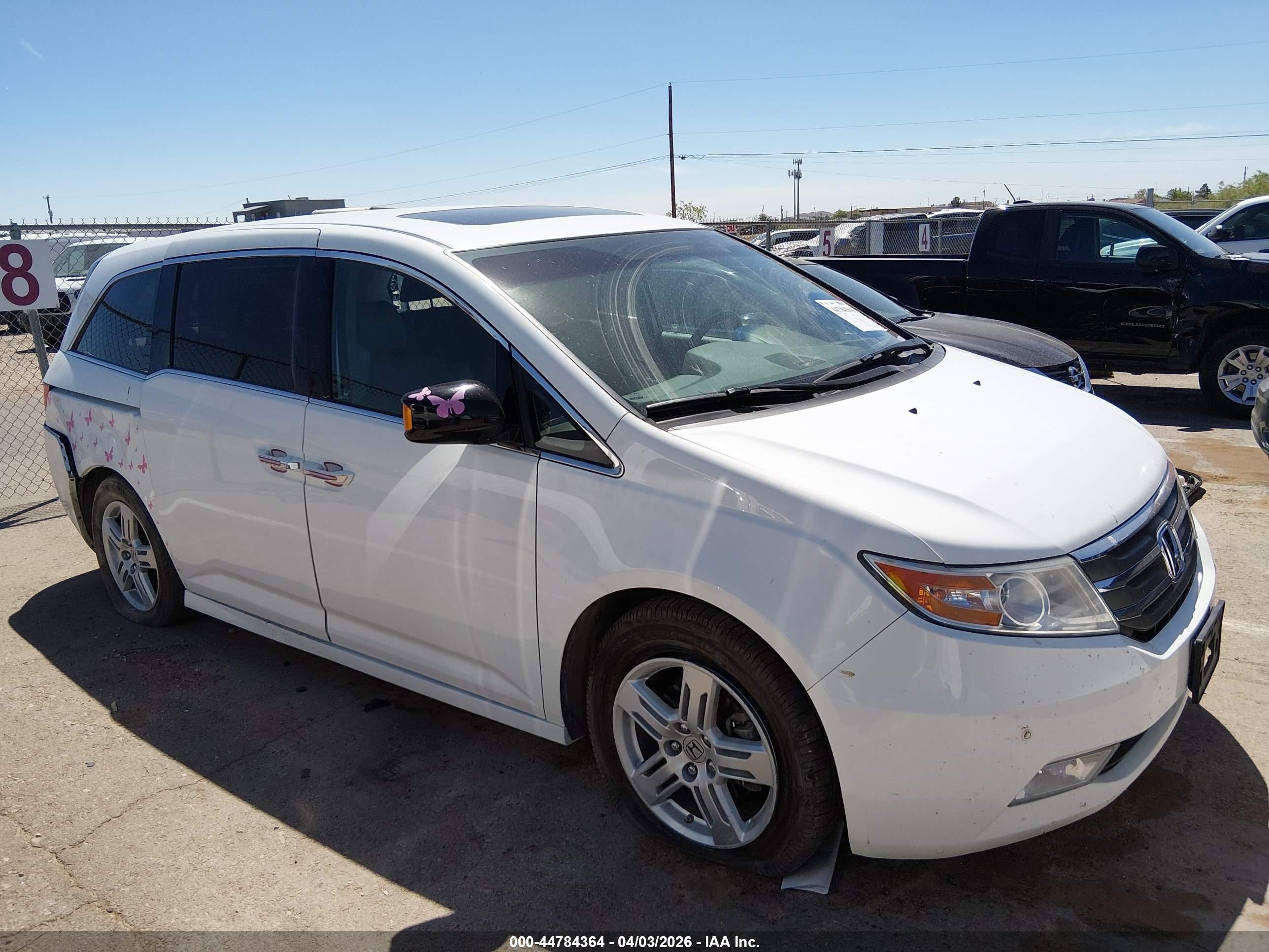 2011 Honda Odyssey Touring/touring Elite White vin: 5FNRL5H9XBB008447