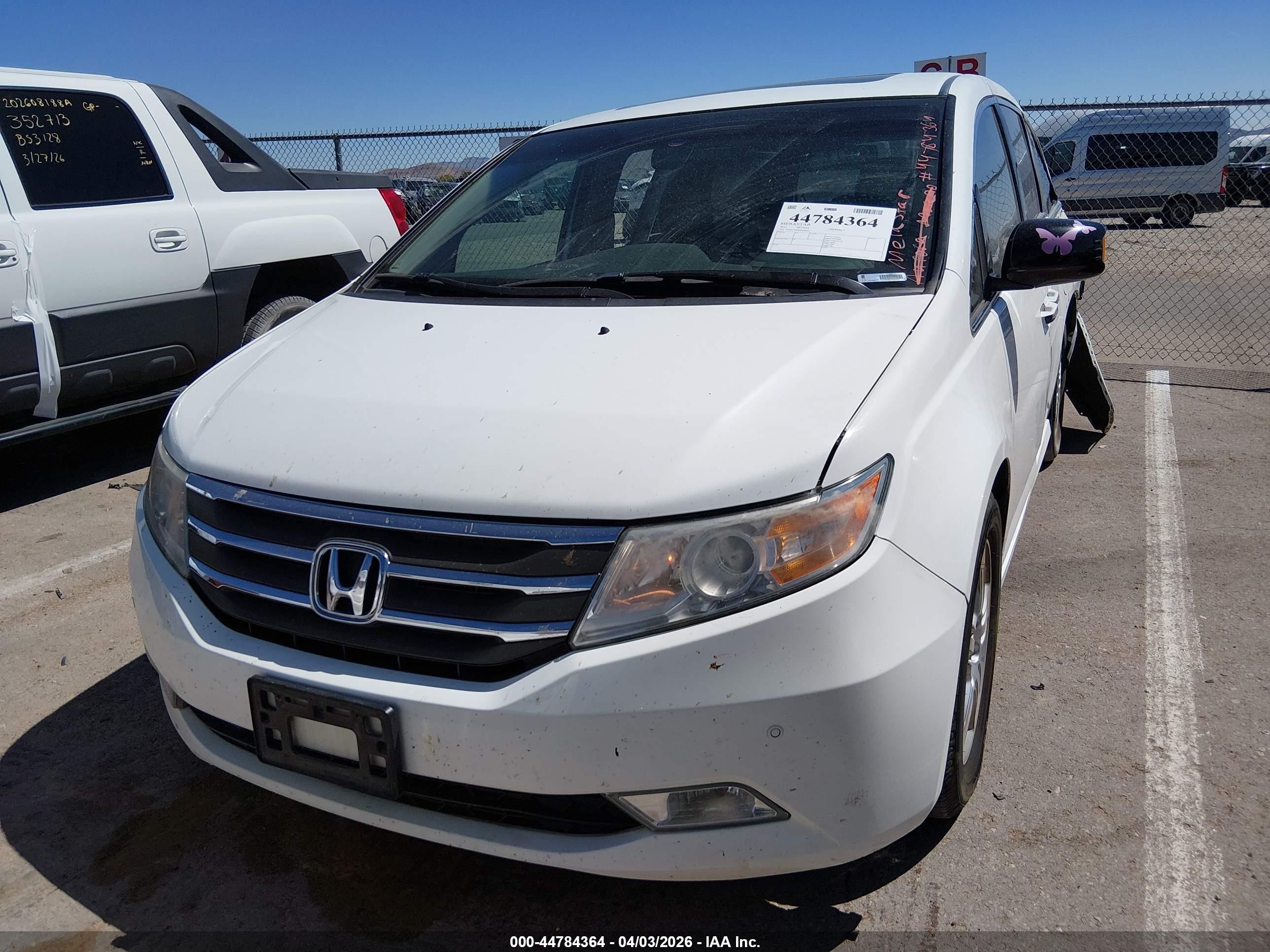 2011 Honda Odyssey Touring/touring Elite White vin: 5FNRL5H9XBB008447