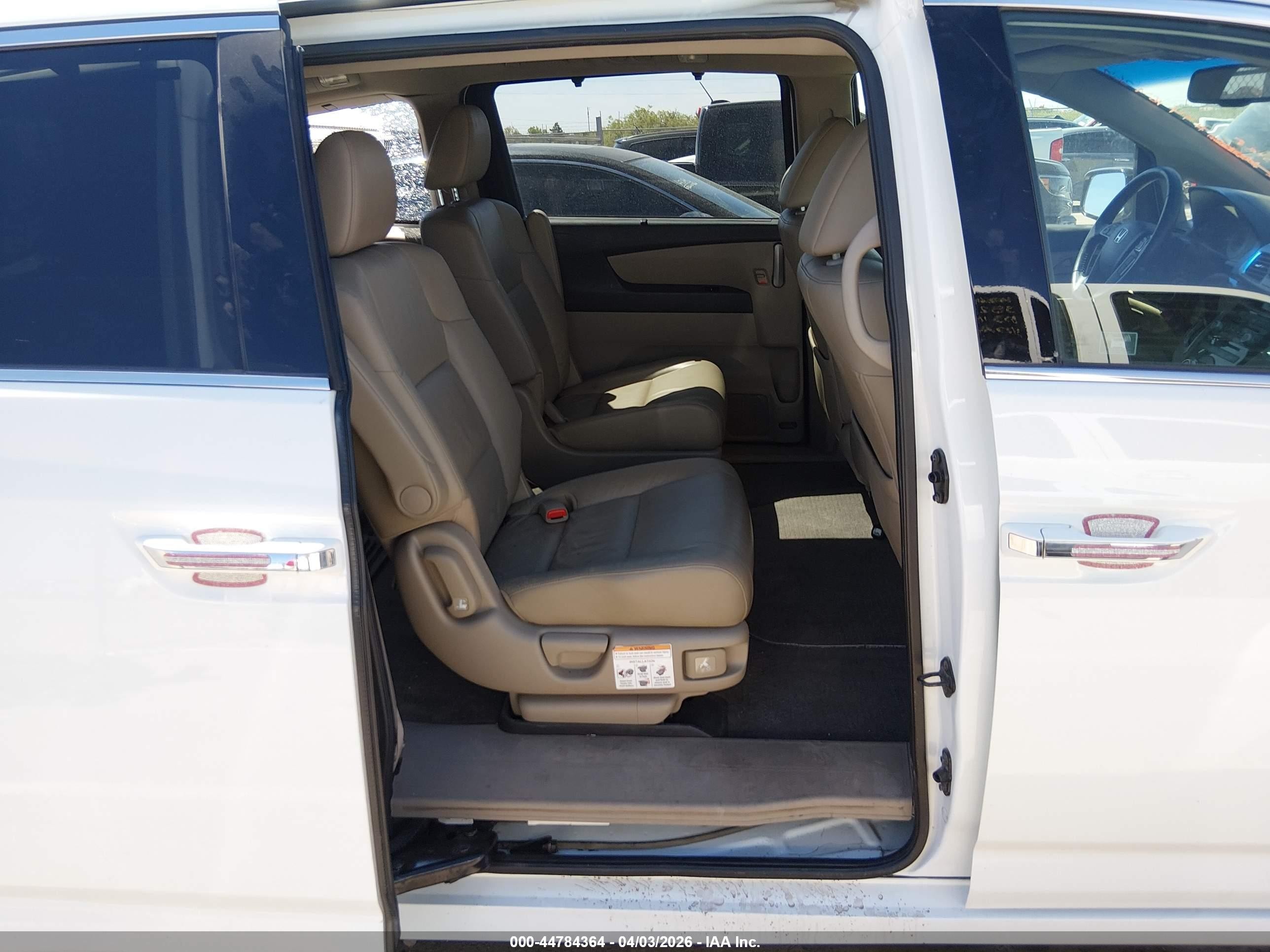 2011 Honda Odyssey Touring/touring Elite White vin: 5FNRL5H9XBB008447