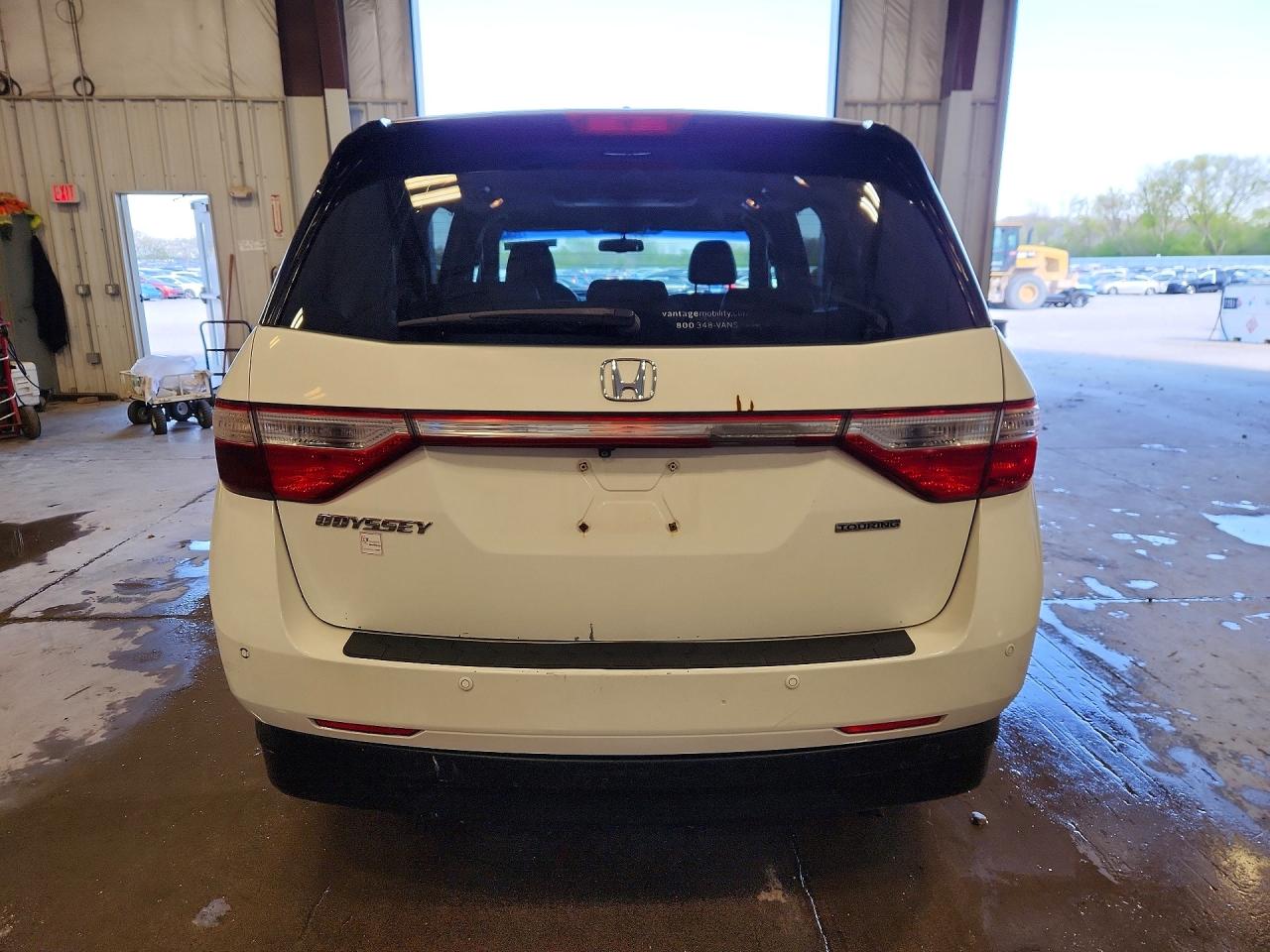2011 Honda Odyssey Touring White vin: 5FNRL5H9XBB037060