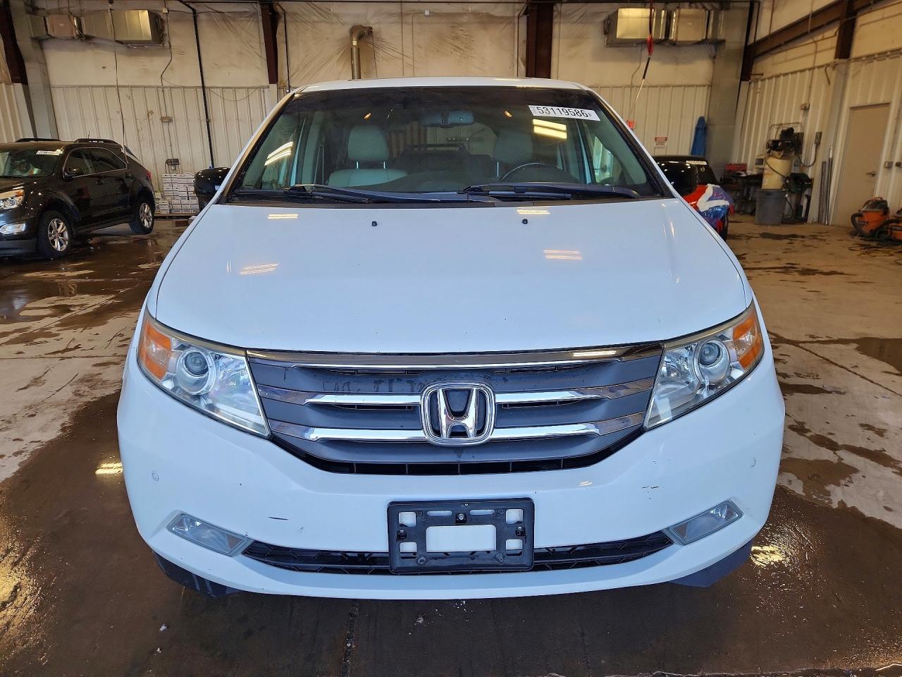 2011 Honda Odyssey Touring White vin: 5FNRL5H9XBB037060