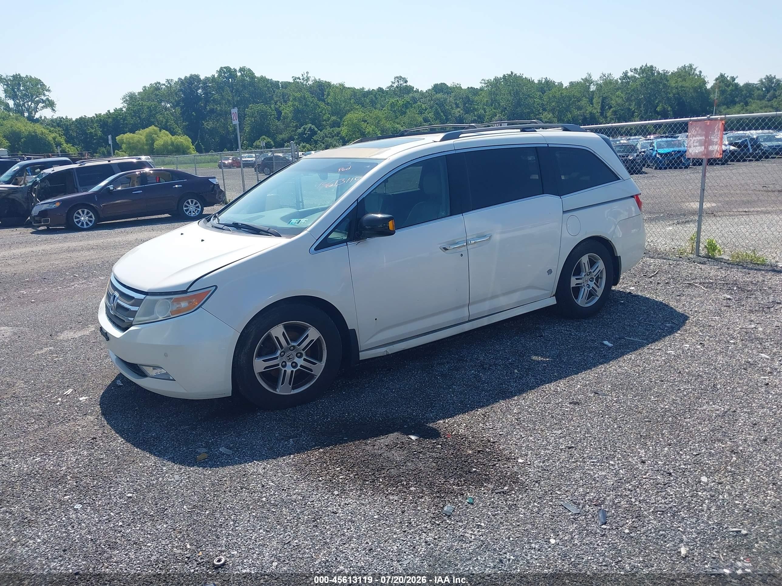 2012 Honda Odyssey Touring/touring Elite White vin: 5FNRL5H9XCB050070