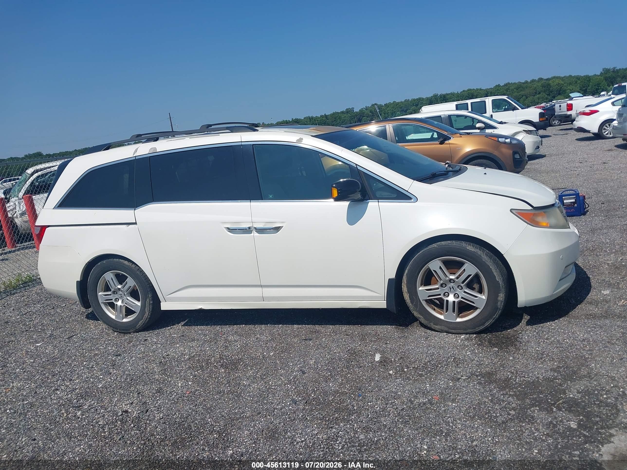 2012 Honda Odyssey Touring/touring Elite White vin: 5FNRL5H9XCB050070