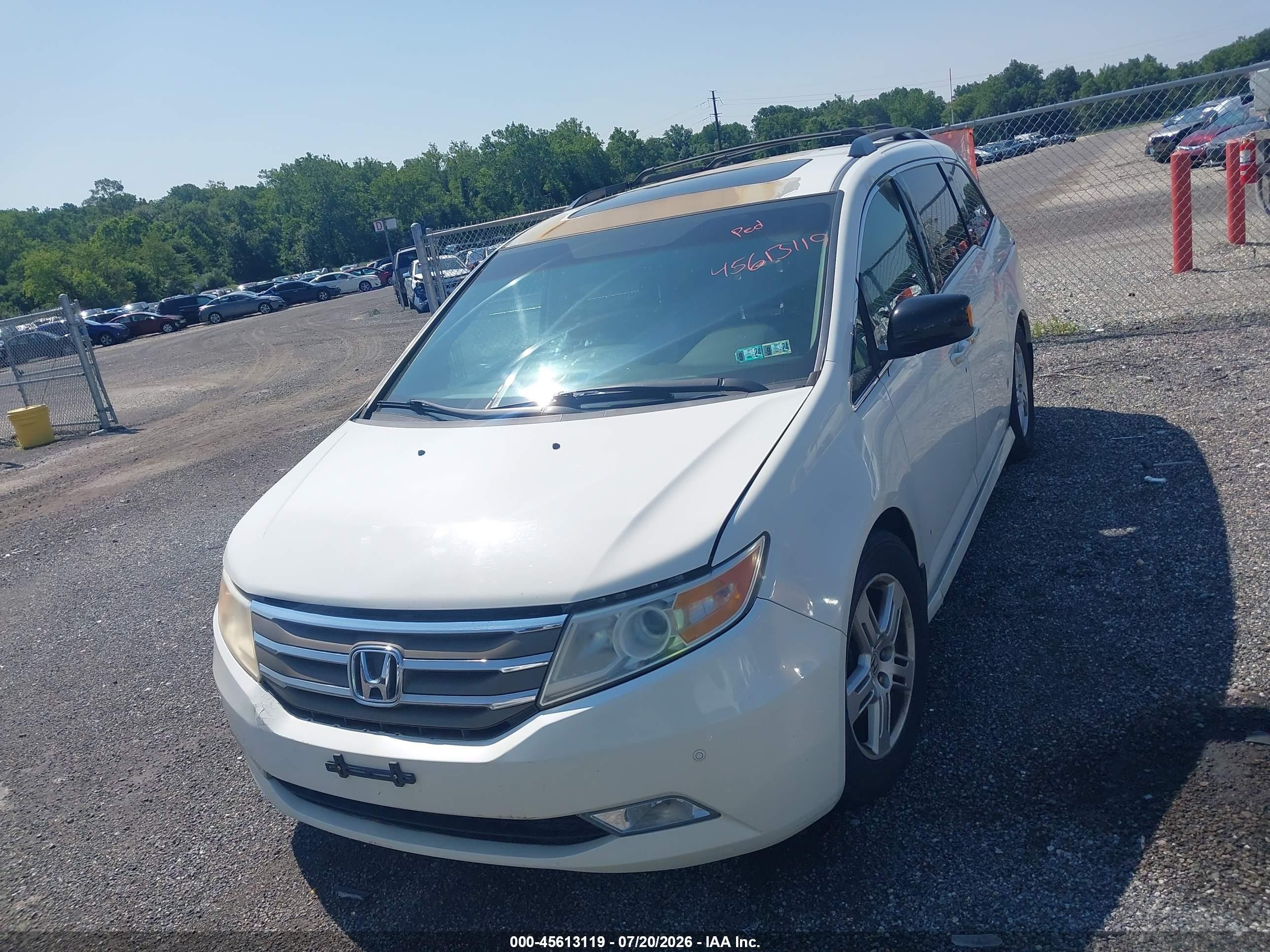 2012 Honda Odyssey Touring/touring Elite White vin: 5FNRL5H9XCB050070