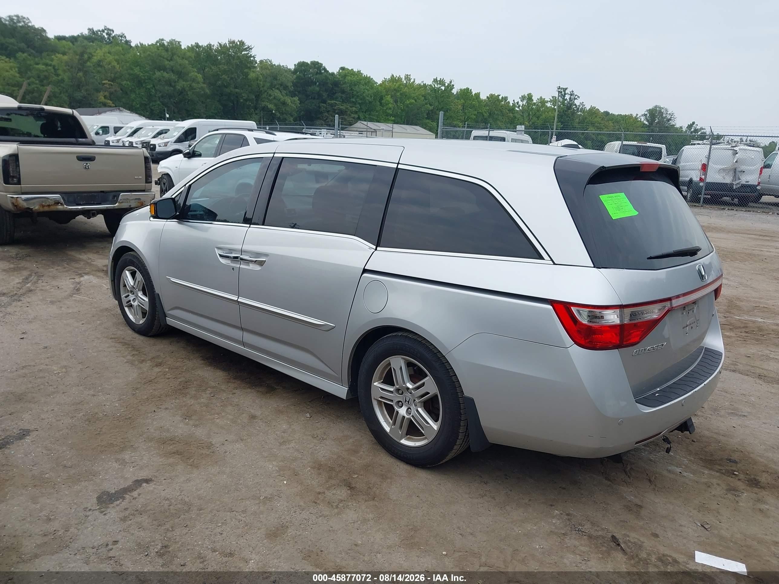 2012 Honda Odyssey Touring/touring Elite Silver vin: 5FNRL5H9XCB109912