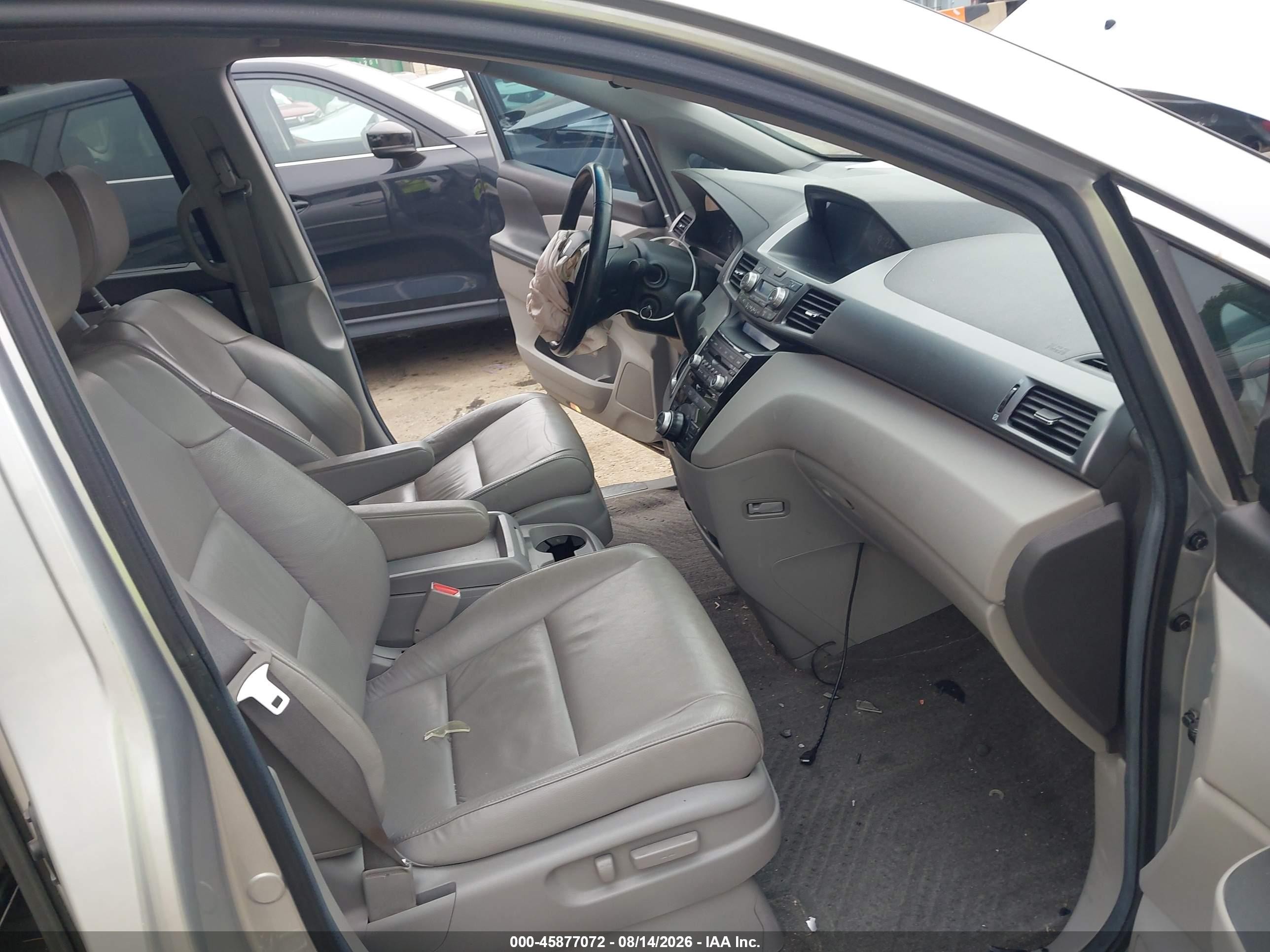 2012 Honda Odyssey Touring/touring Elite Silver vin: 5FNRL5H9XCB109912