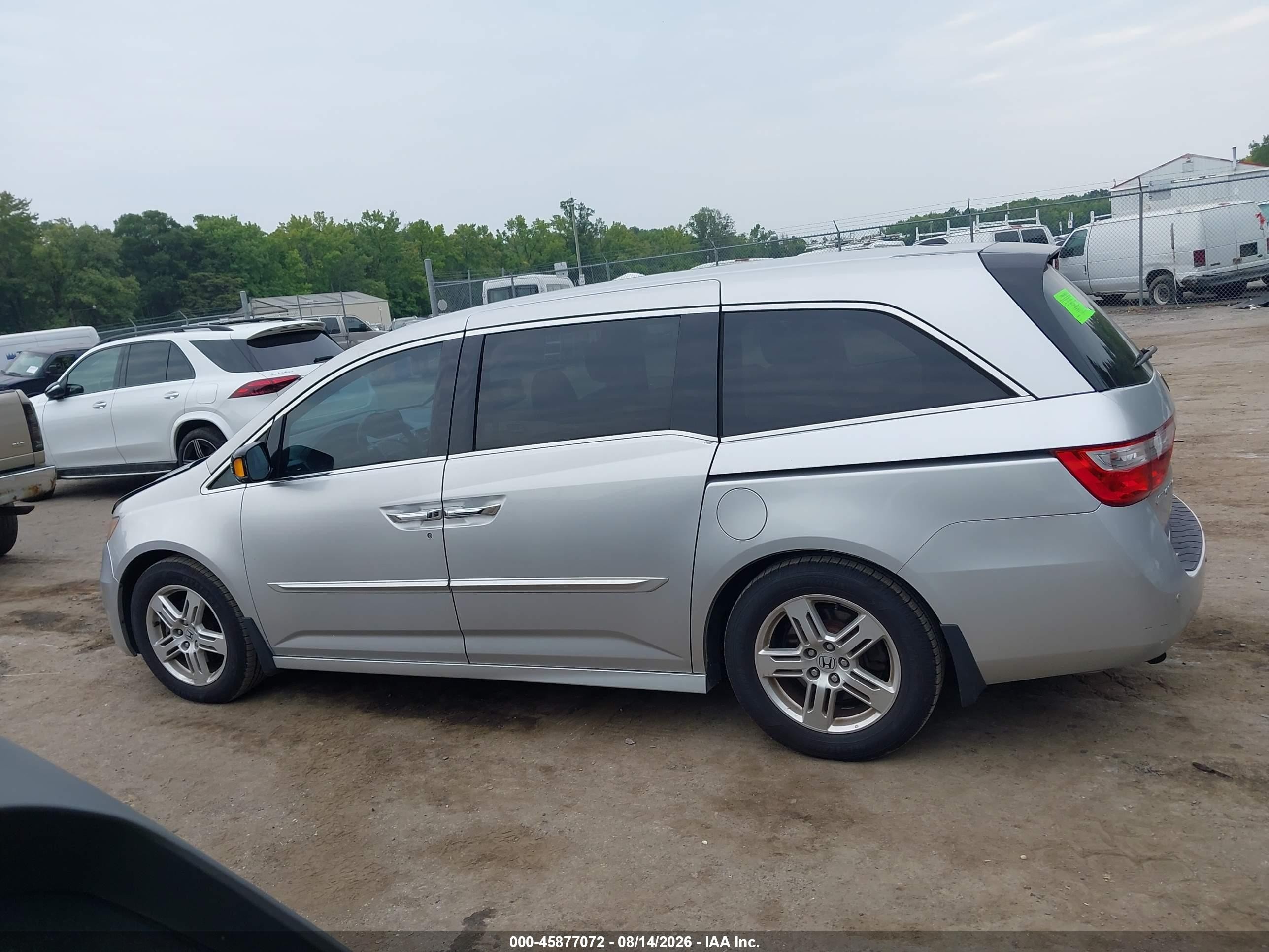 2012 Honda Odyssey Touring/touring Elite Silver vin: 5FNRL5H9XCB109912