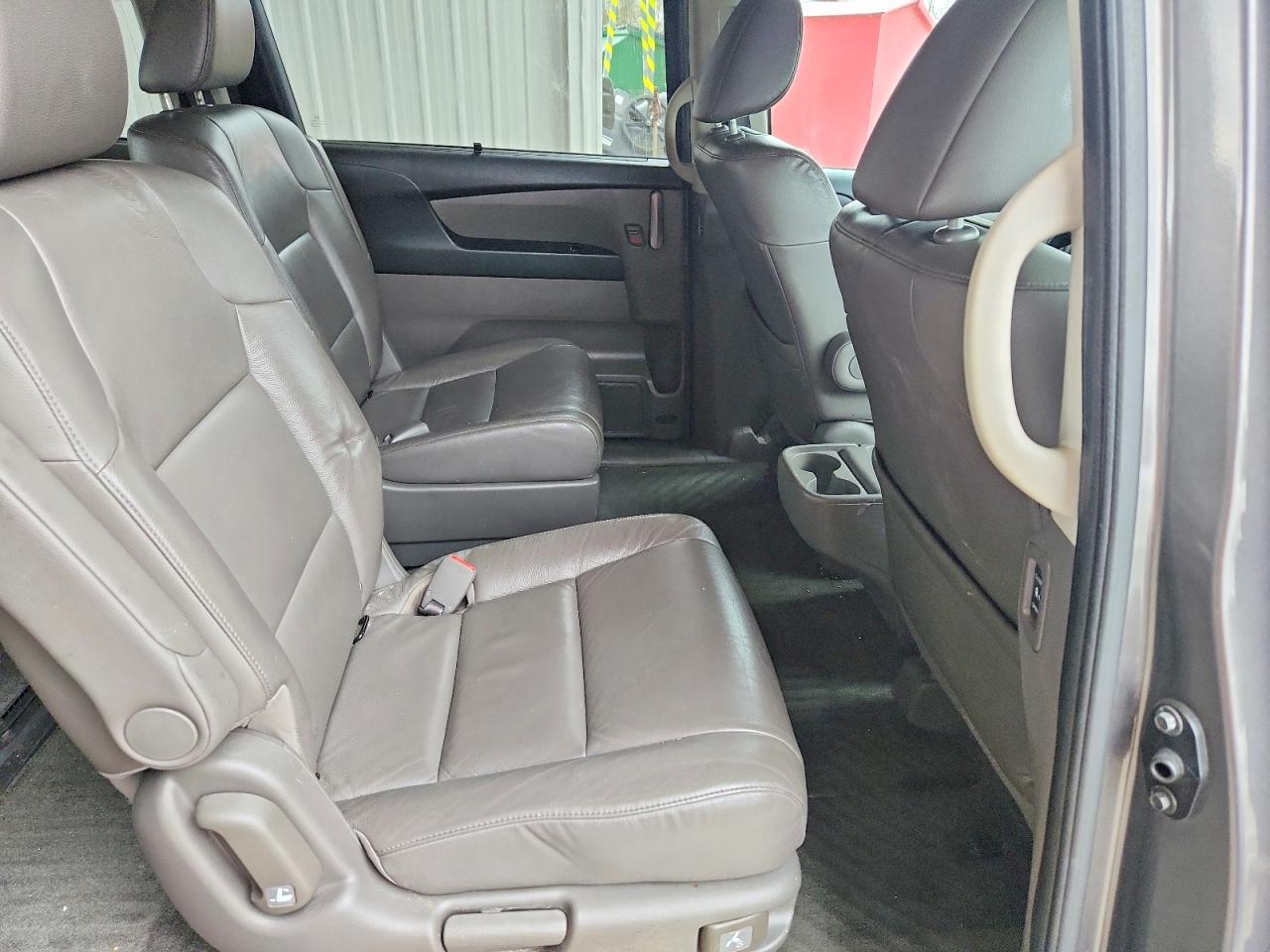 2012 Honda Odyssey Touring Silver vin: 5FNRL5H9XCB120795