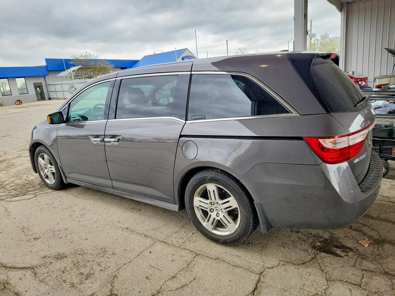 2012 Honda Odyssey Touring Silver vin: 5FNRL5H9XCB120795
