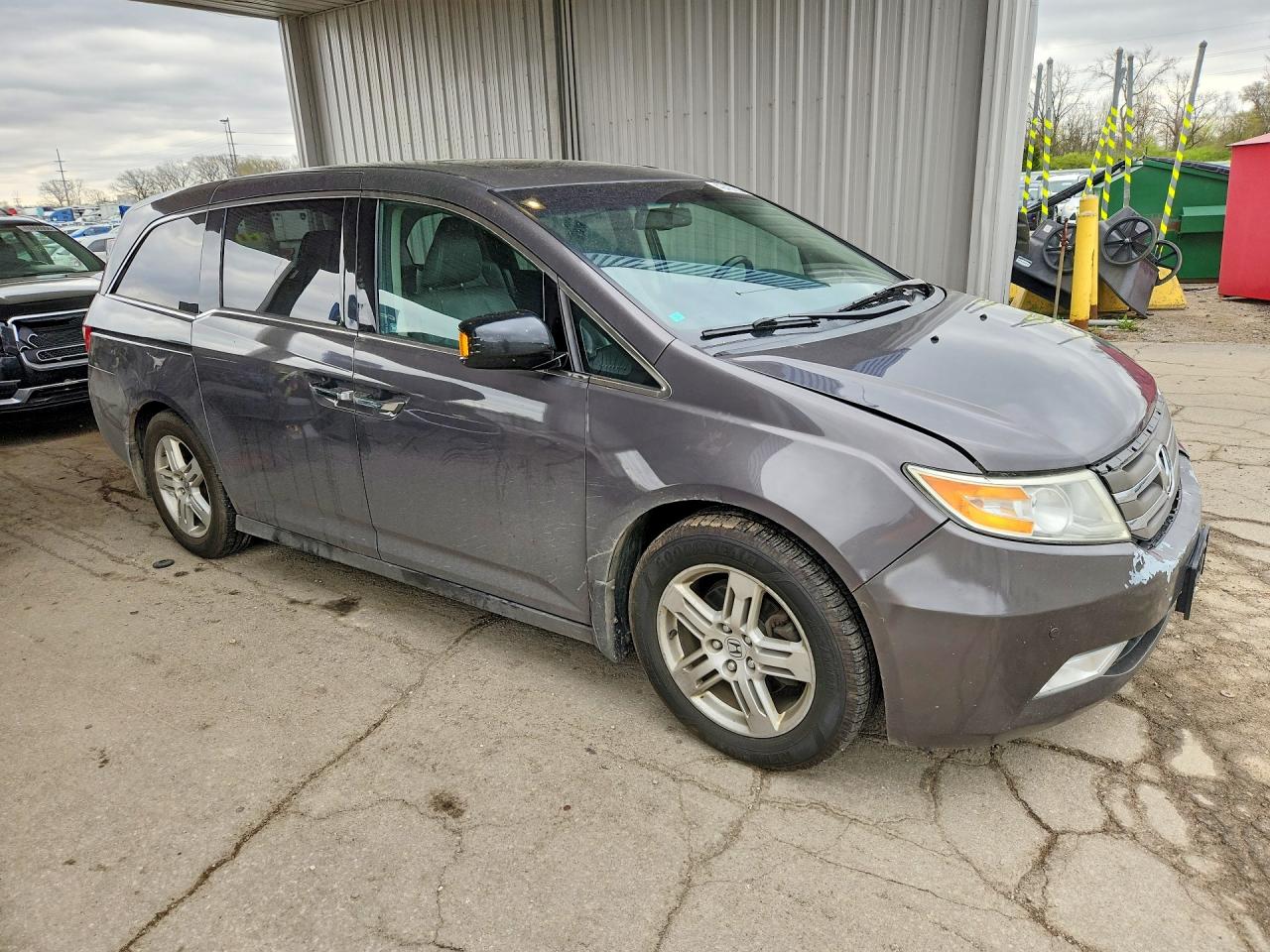 2012 Honda Odyssey Touring Silver vin: 5FNRL5H9XCB120795