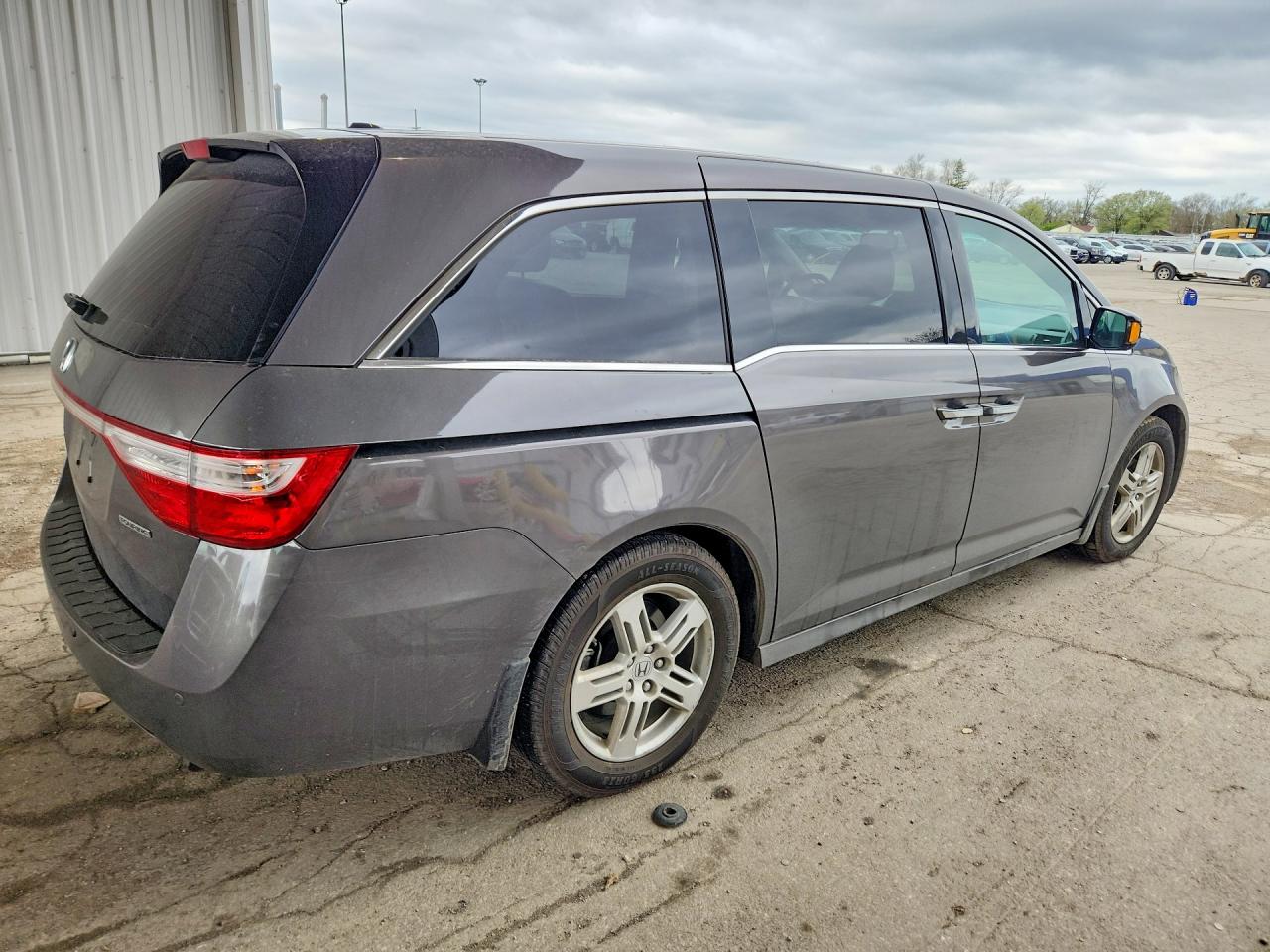 2012 Honda Odyssey Touring Silver vin: 5FNRL5H9XCB120795