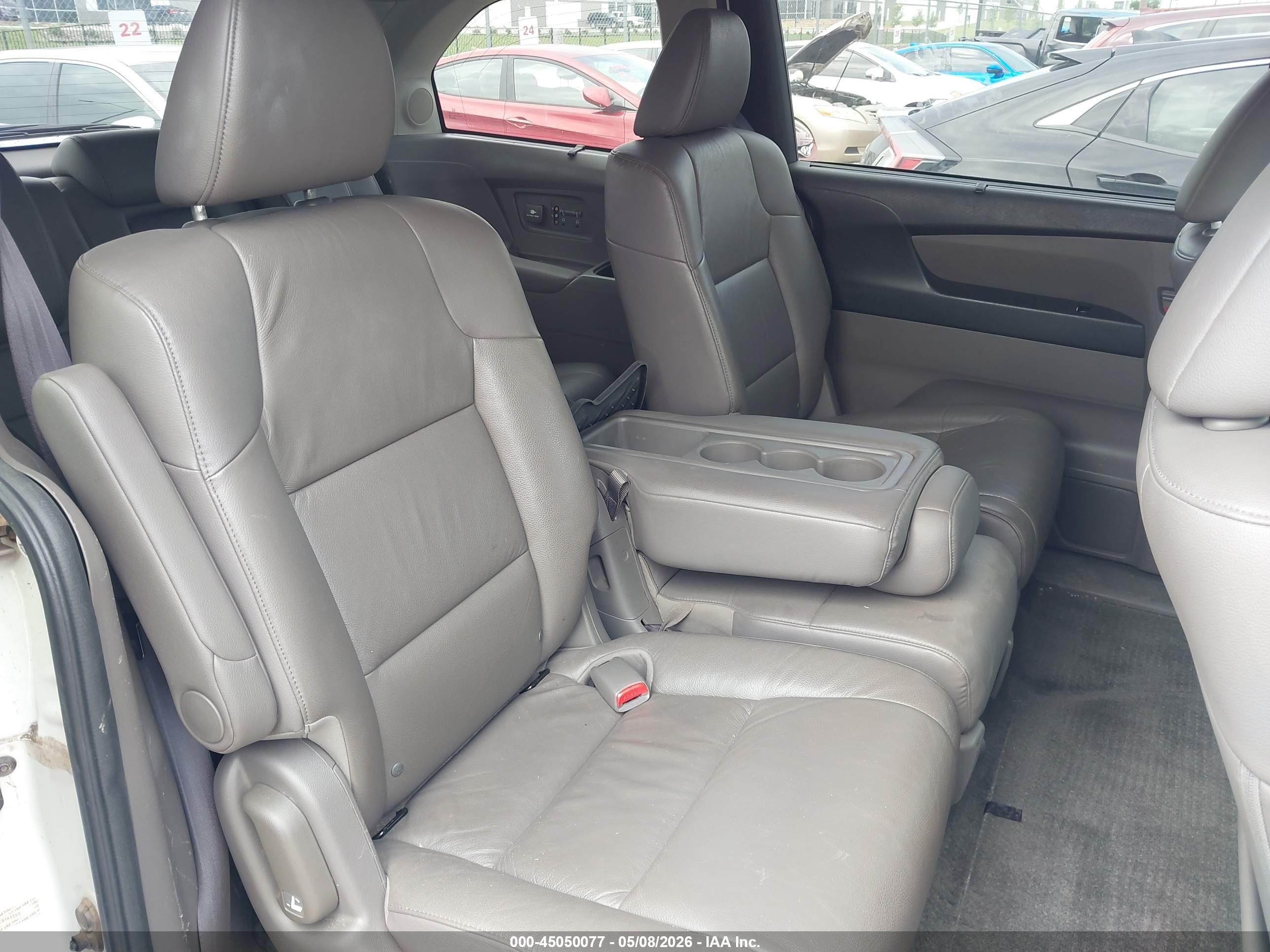 2012 Honda Odyssey Touring/touring Elite White vin: 5FNRL5H9XCB145566
