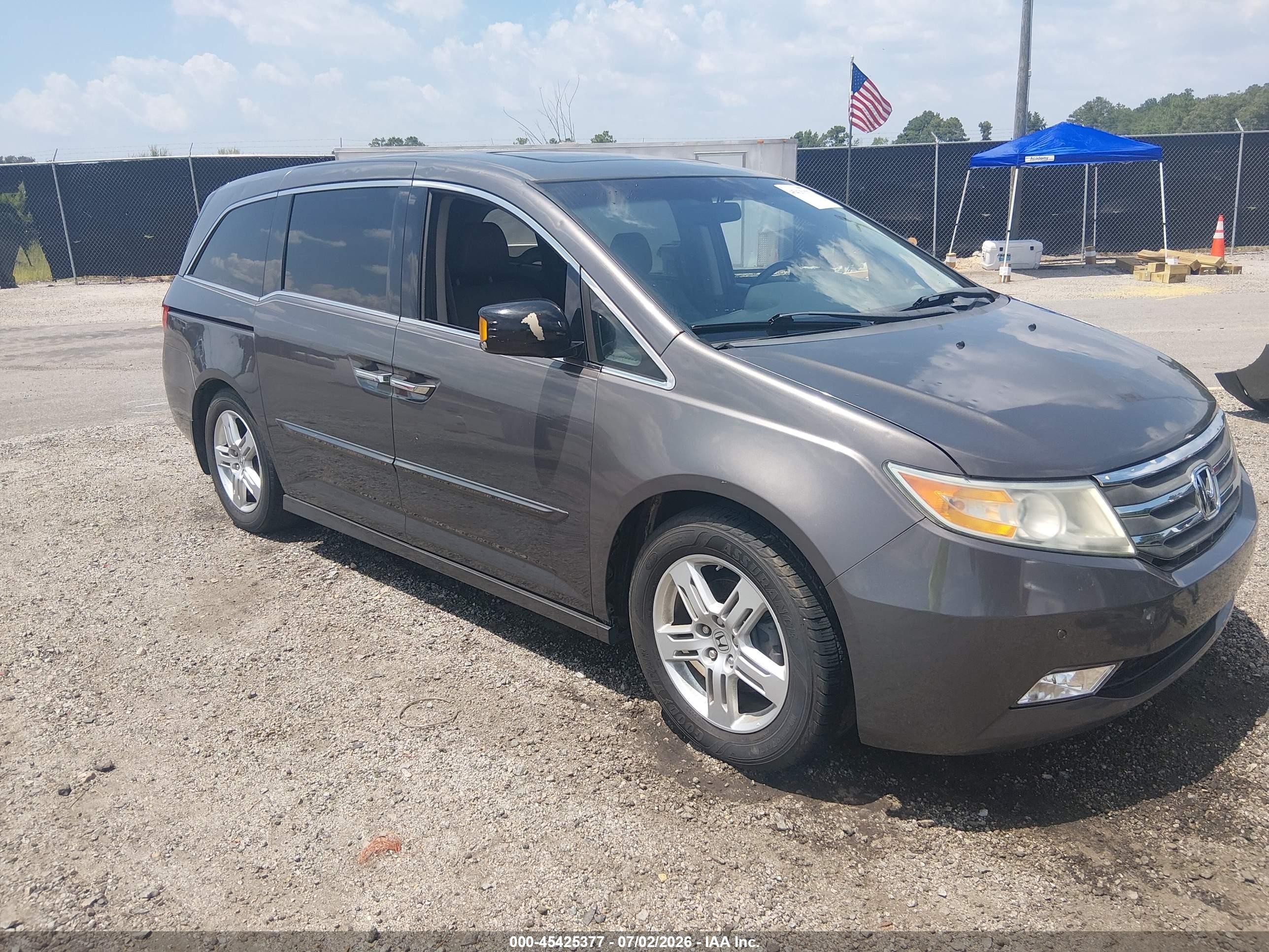 2013 Honda Odyssey Touring/touring Elite Gray vin: 5FNRL5H9XDB089257