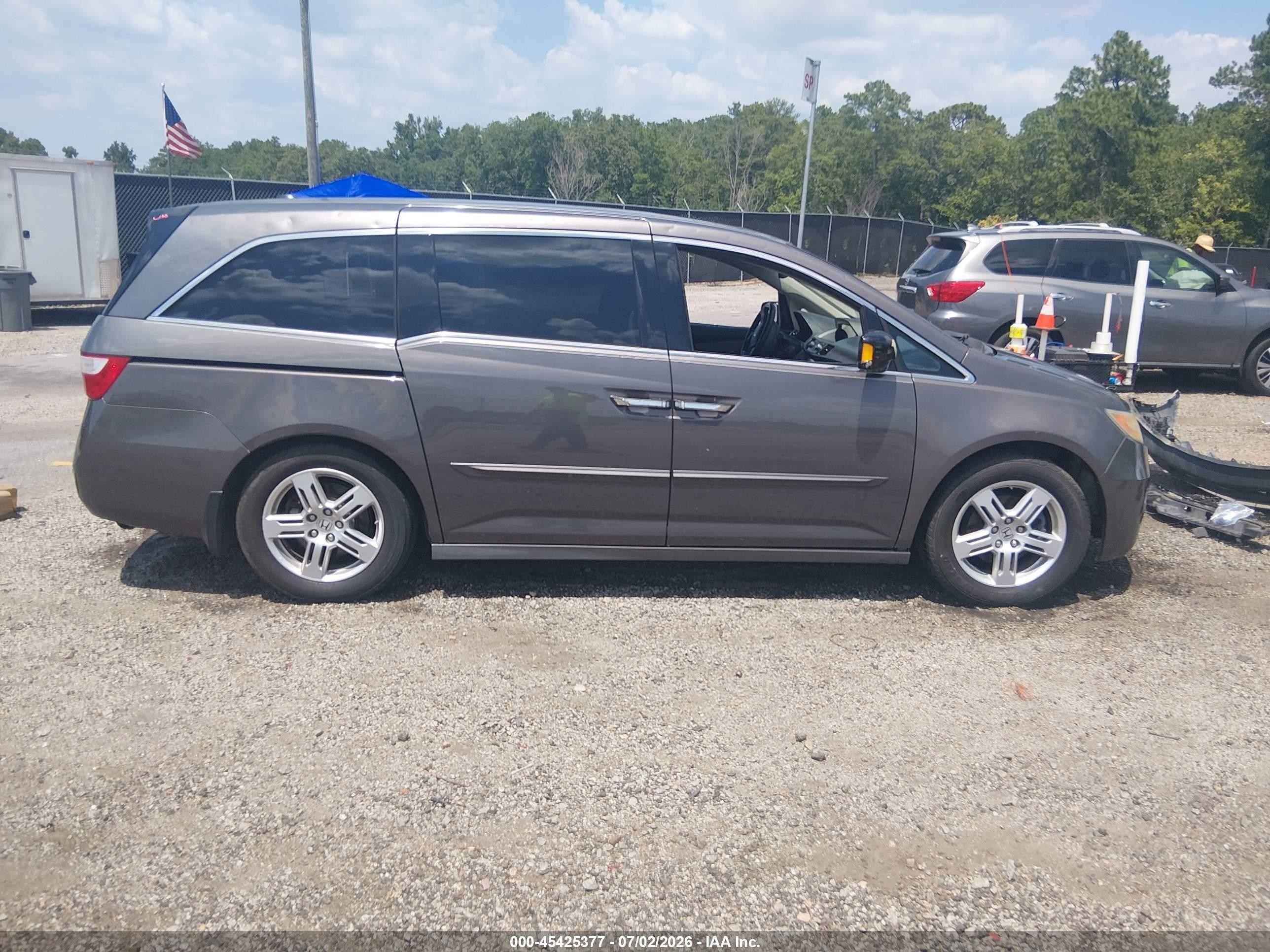 2013 Honda Odyssey Touring/touring Elite Gray vin: 5FNRL5H9XDB089257