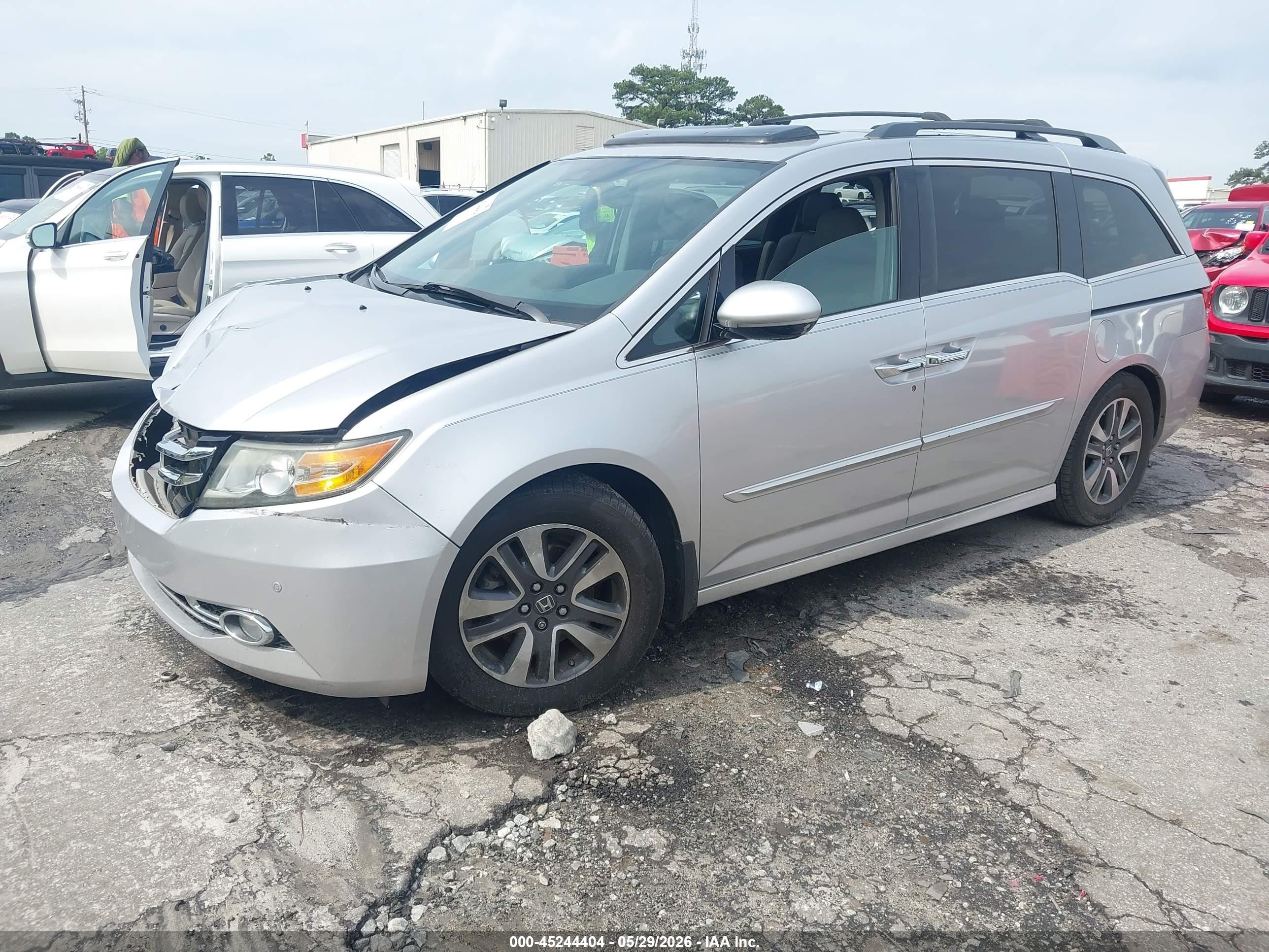 2014 Honda Odyssey Touring/touring Elite Silver vin: 5FNRL5H9XEB077370