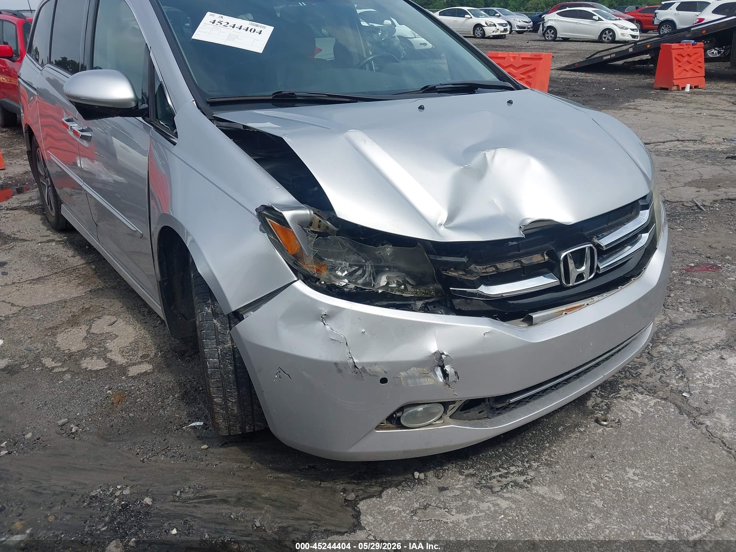 2014 Honda Odyssey Touring/touring Elite Silver vin: 5FNRL5H9XEB077370