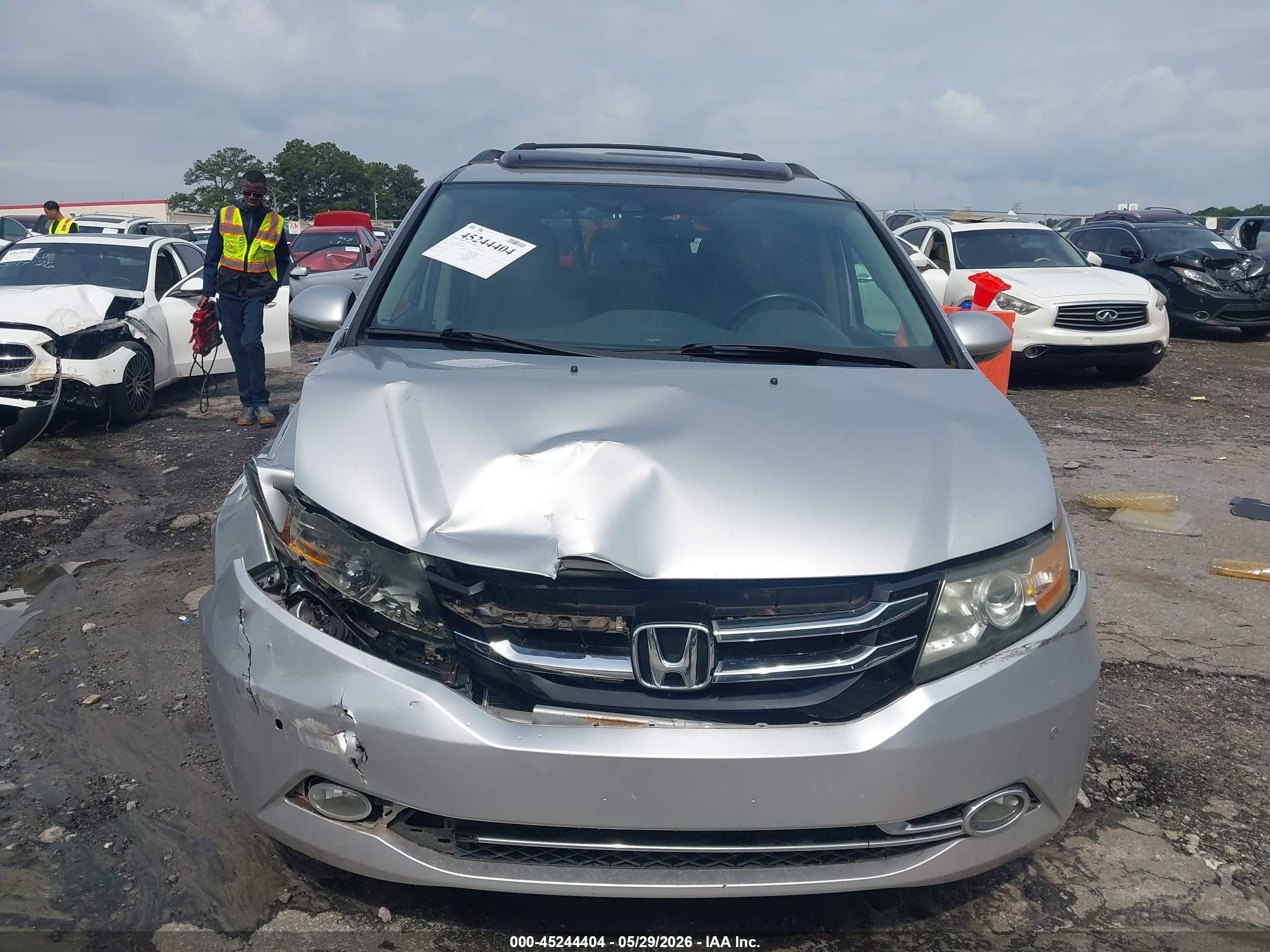 2014 Honda Odyssey Touring/touring Elite Silver vin: 5FNRL5H9XEB077370