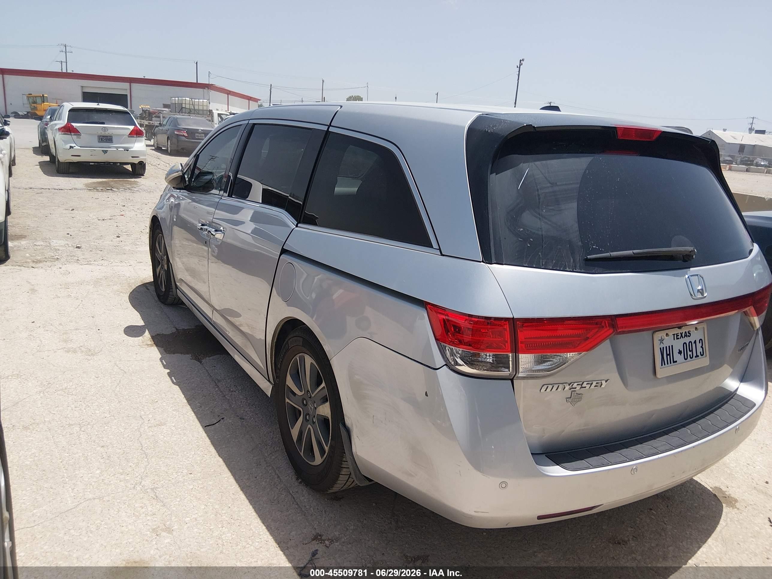 2015 Honda Odyssey Touring/touring Elite Silver vin: 5FNRL5H9XFB021981
