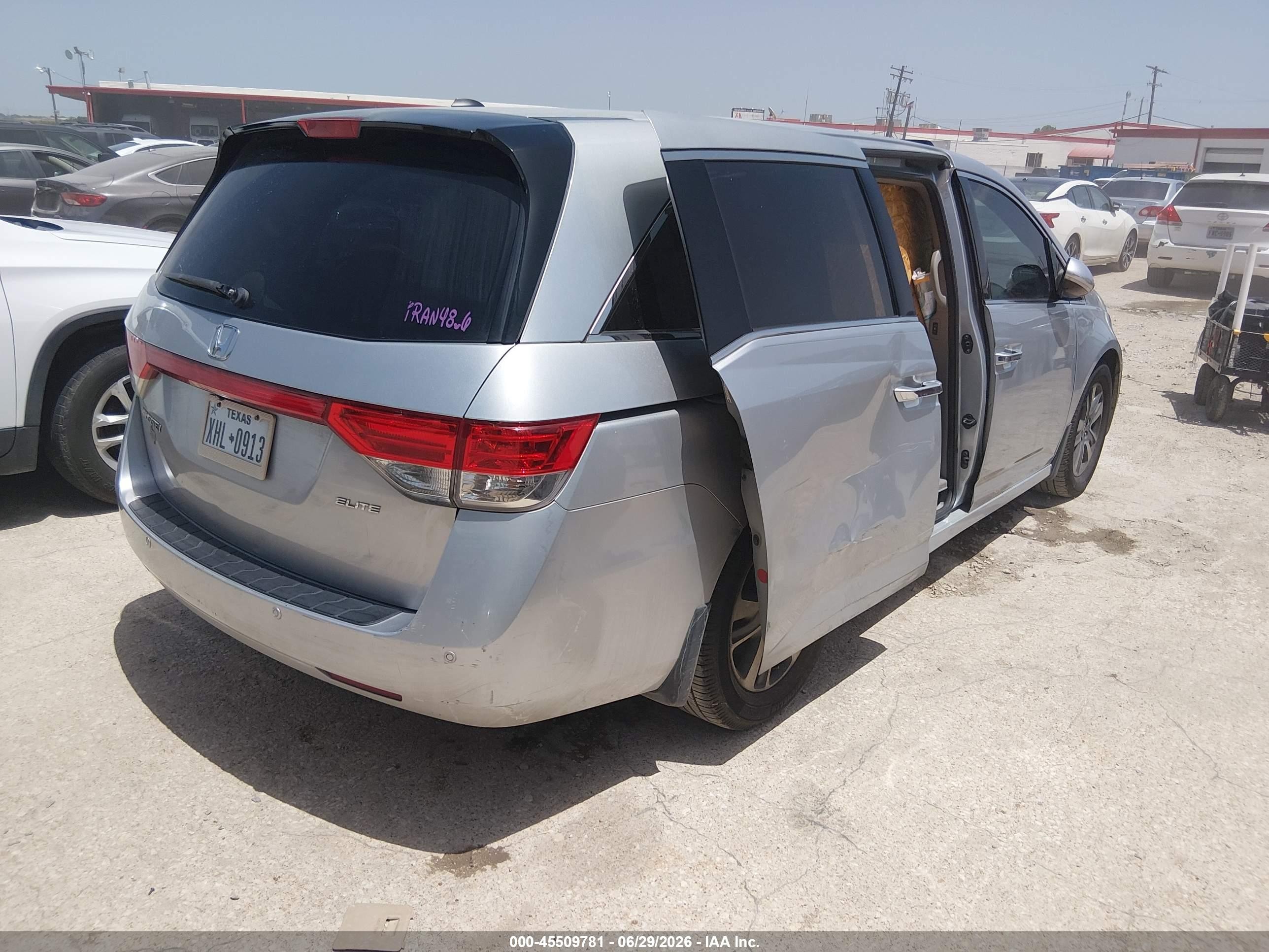 2015 Honda Odyssey Touring/touring Elite Silver vin: 5FNRL5H9XFB021981